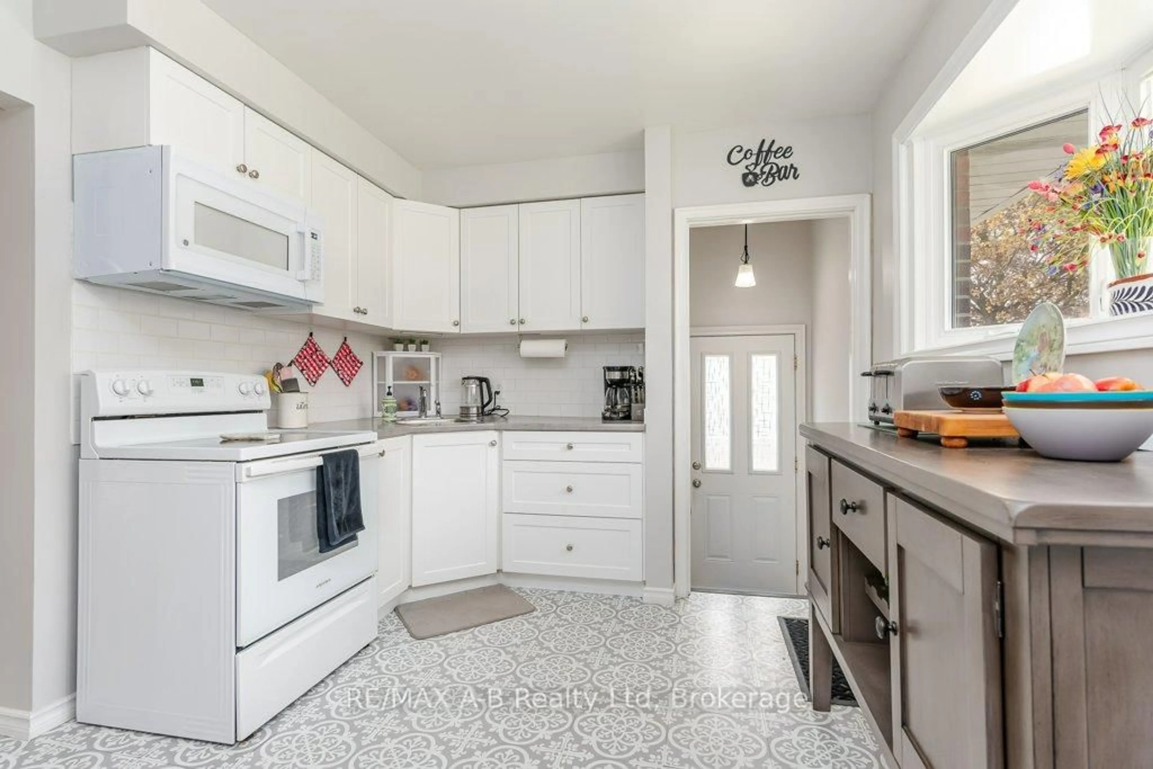 Standard kitchen, ceramic/tile floor for 61 Mc Donald St, Stratford Ontario N5A 4W4