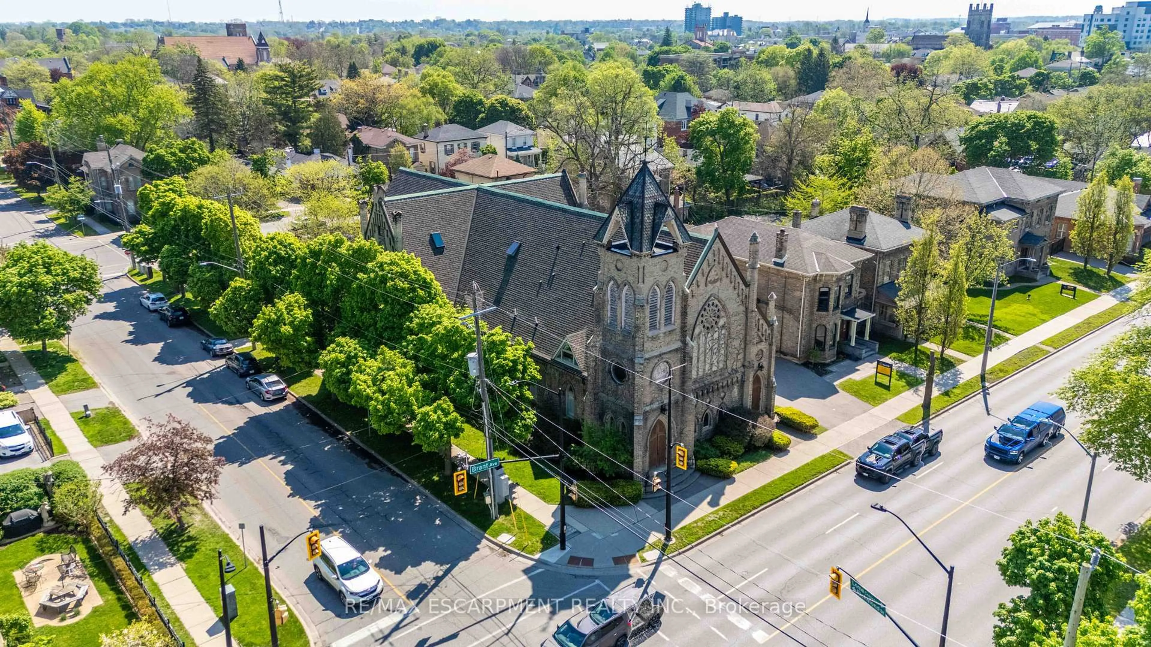 A pic from outside/outdoor area/front of a property/back of a property/a pic from drone, street for 21 RICHMOND St #205, Brantford Ontario N3T 3X9