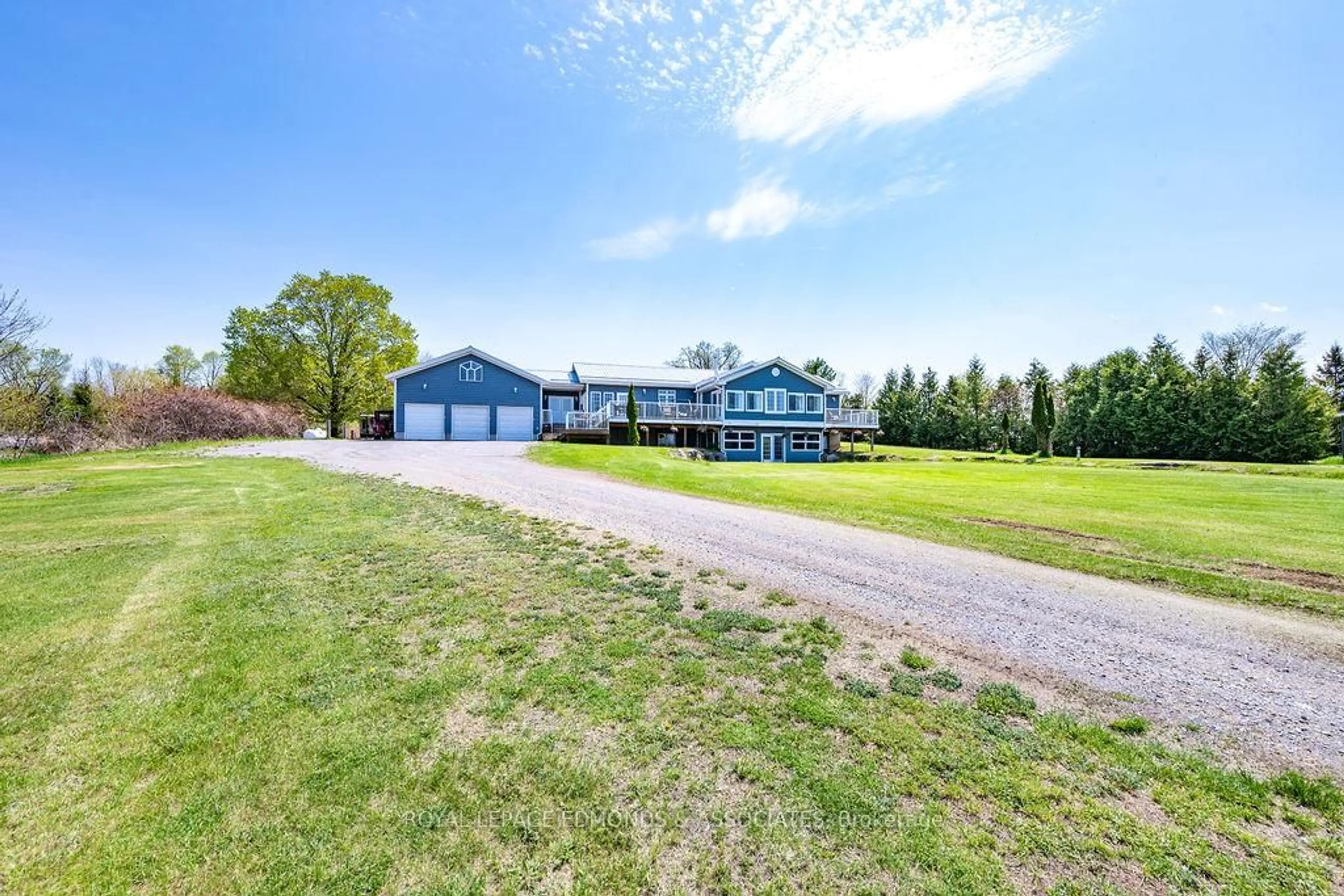 A pic from outside/outdoor area/front of a property/back of a property/a pic from drone, unknown for 700 Point Church Dr, Haliburton Ontario K0L 3C0