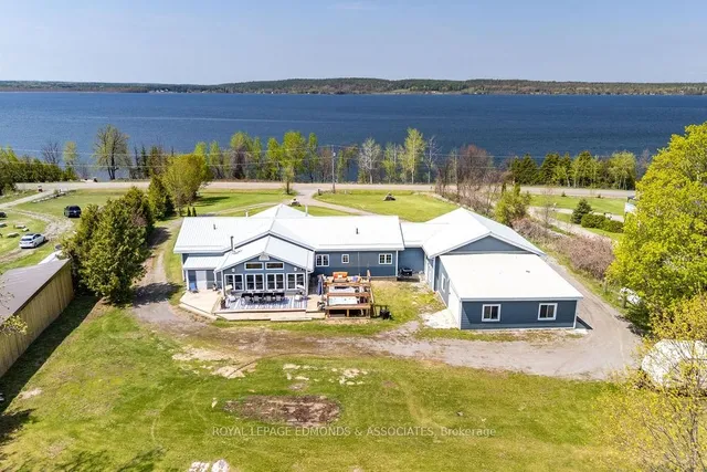 700 Point Church Dr, Haliburton 4