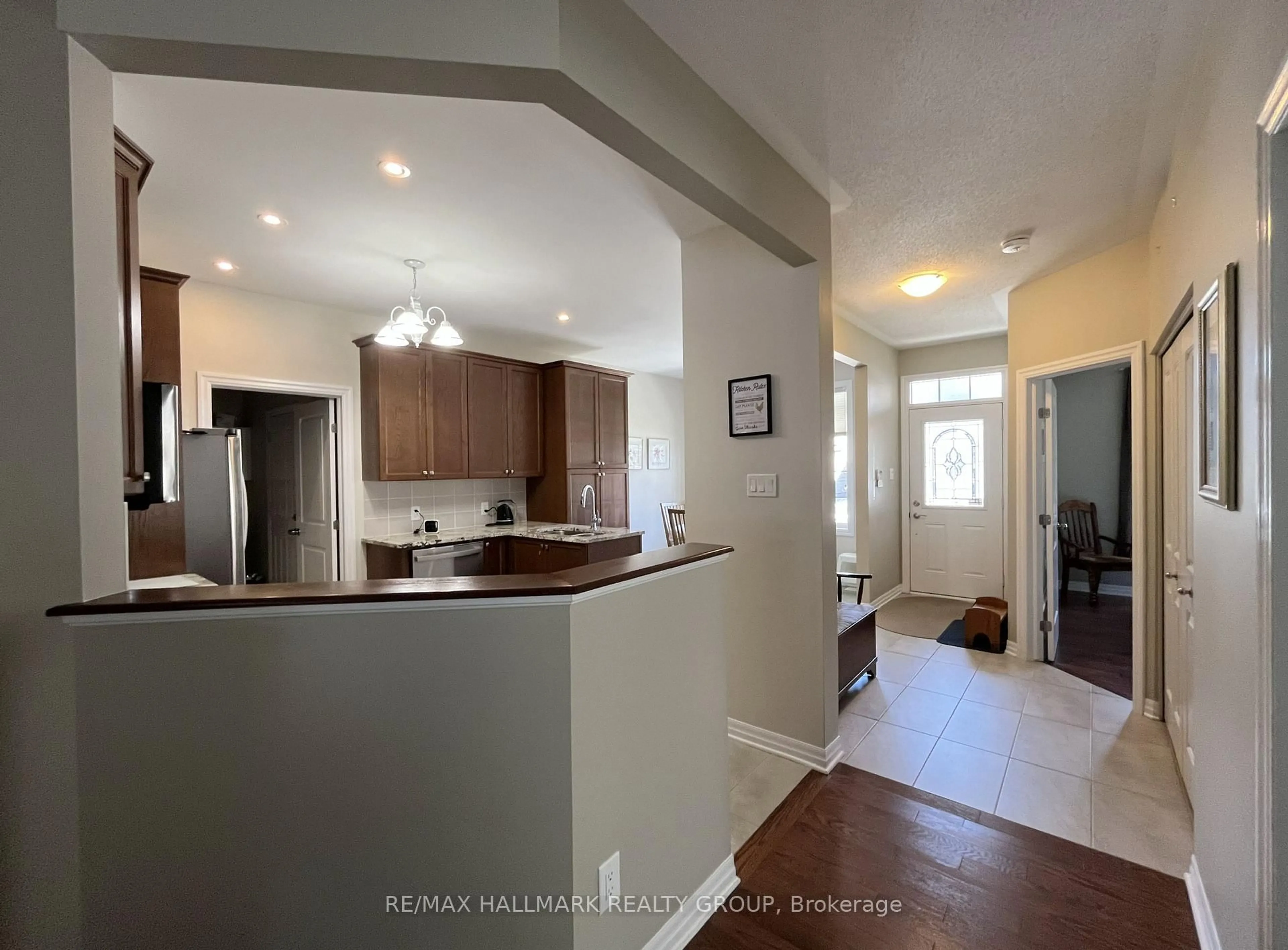 Open concept kitchen, unknown for 533 Peerless St, Ottawa Ontario K2J 6A5