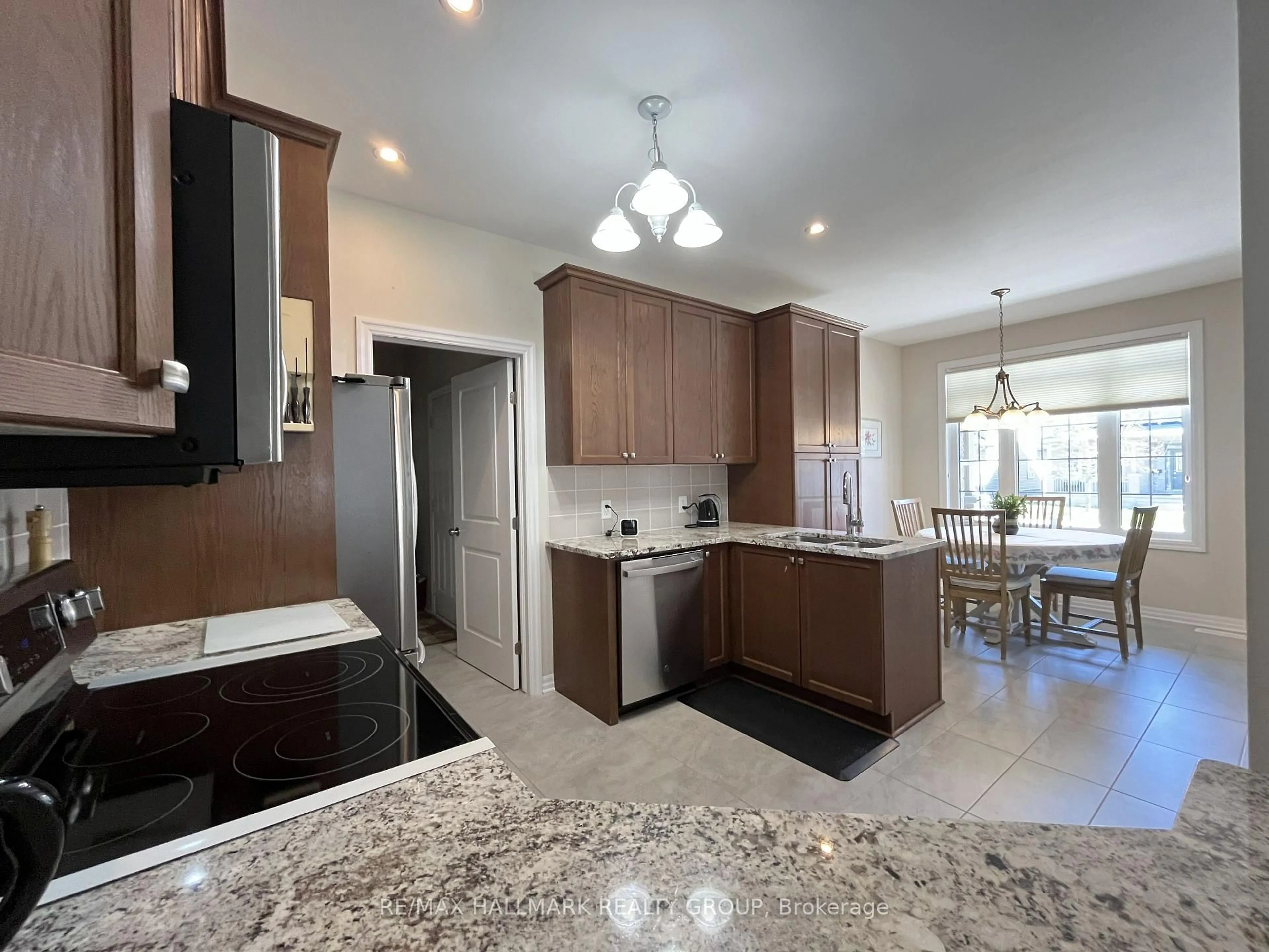 Open concept kitchen, ceramic/tile floor for 533 Peerless St, Ottawa Ontario K2J 6A5