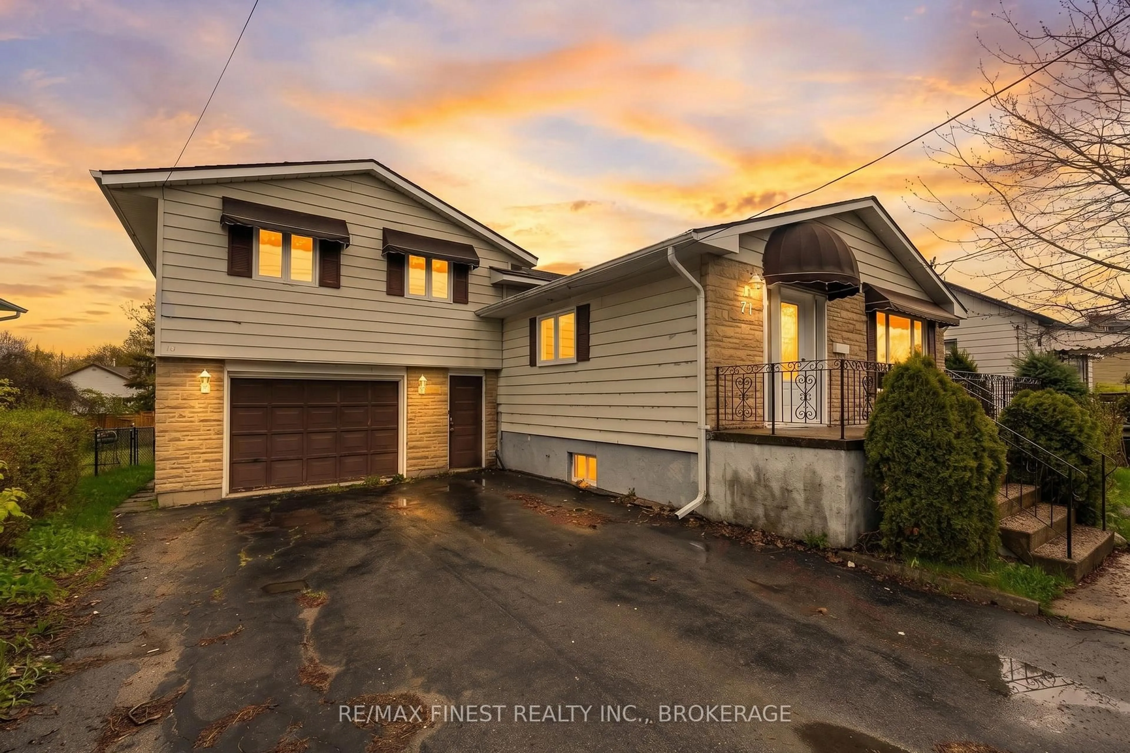 A pic from outside/outdoor area/front of a property/back of a property/a pic from drone, street for 71 Cartwright St, Kingston Ontario K7M 1P6