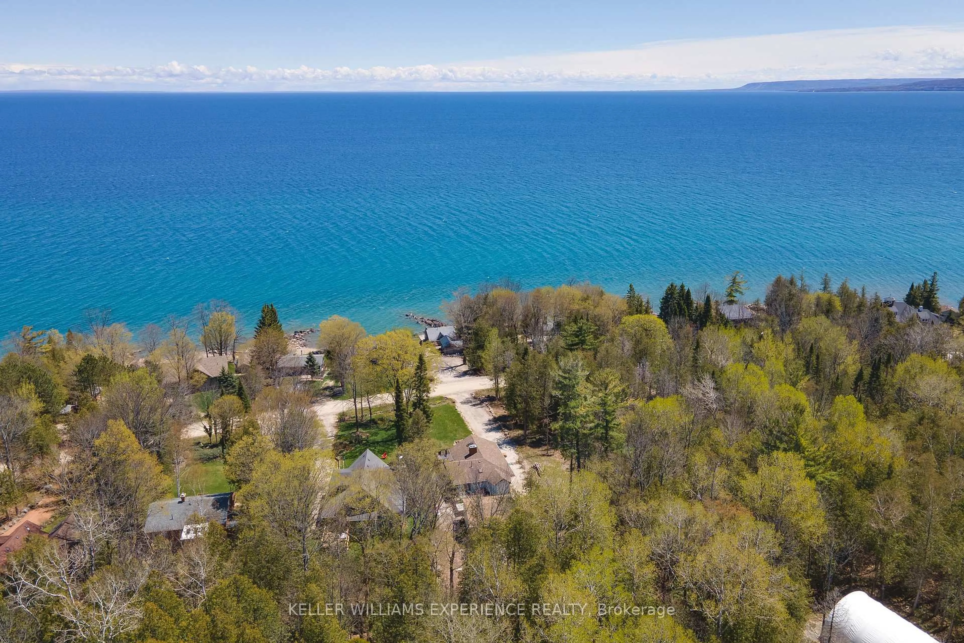 A pic from outside/outdoor area/front of a property/back of a property/a pic from drone, water/lake/river/ocean view for 328 Cedar Ave, Meaford Ontario N4L 1W5