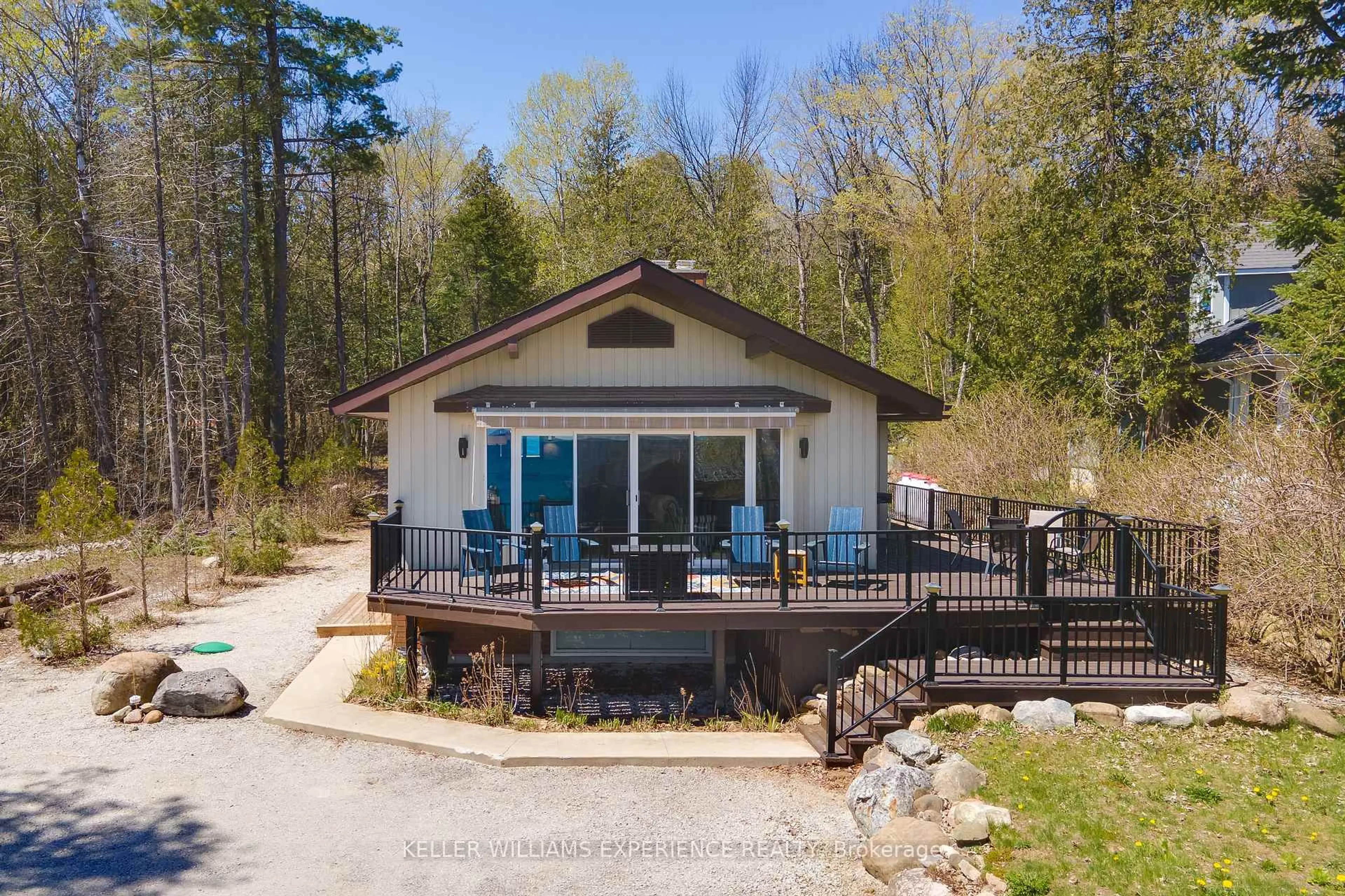 Patio, water/lake/river/ocean view for 328 Cedar Ave, Meaford Ontario N4L 1W5