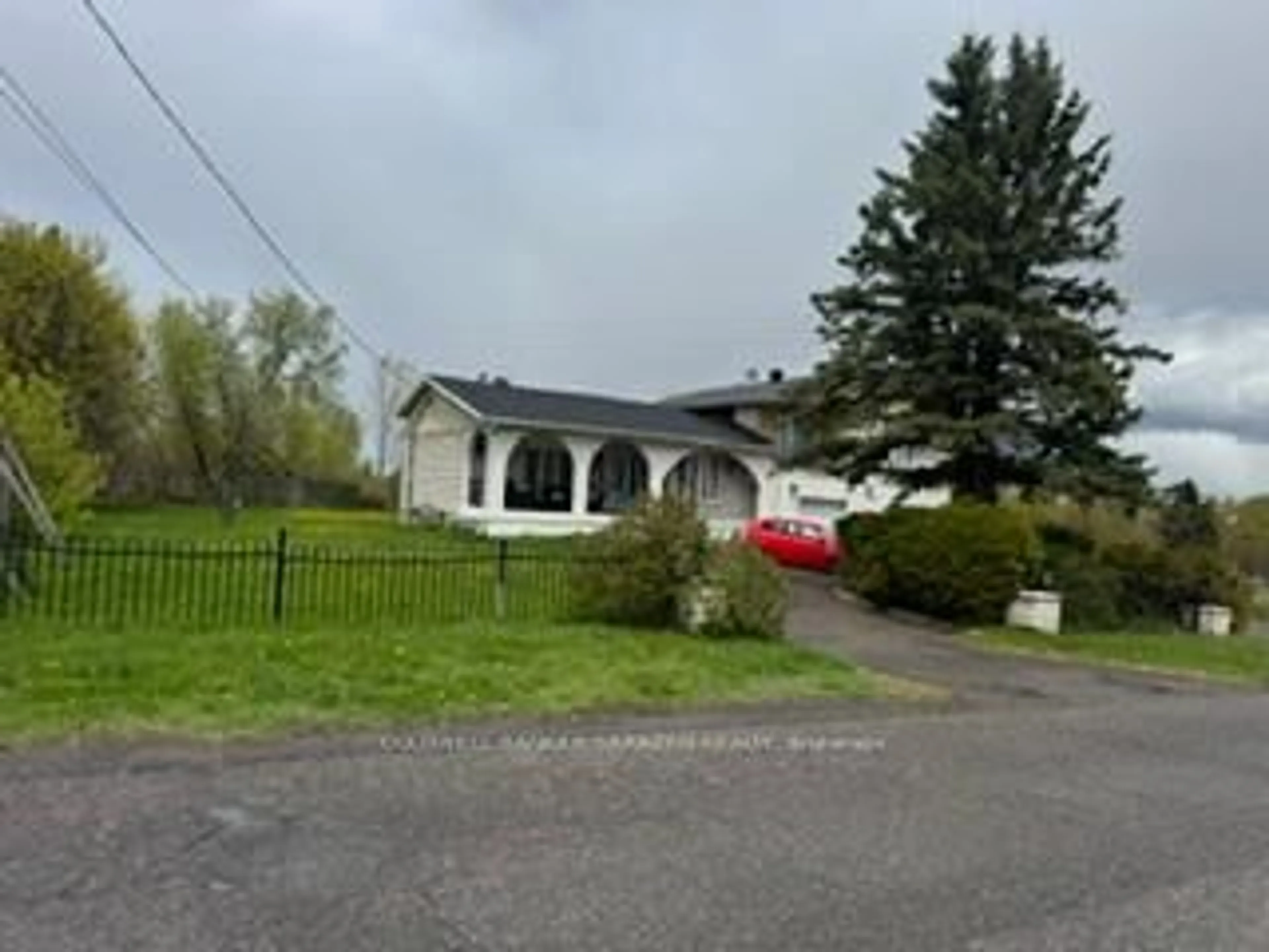 A pic from outside/outdoor area/front of a property/back of a property/a pic from drone, street for 7099 Marco St, Ottawa Ontario K4P 1C2