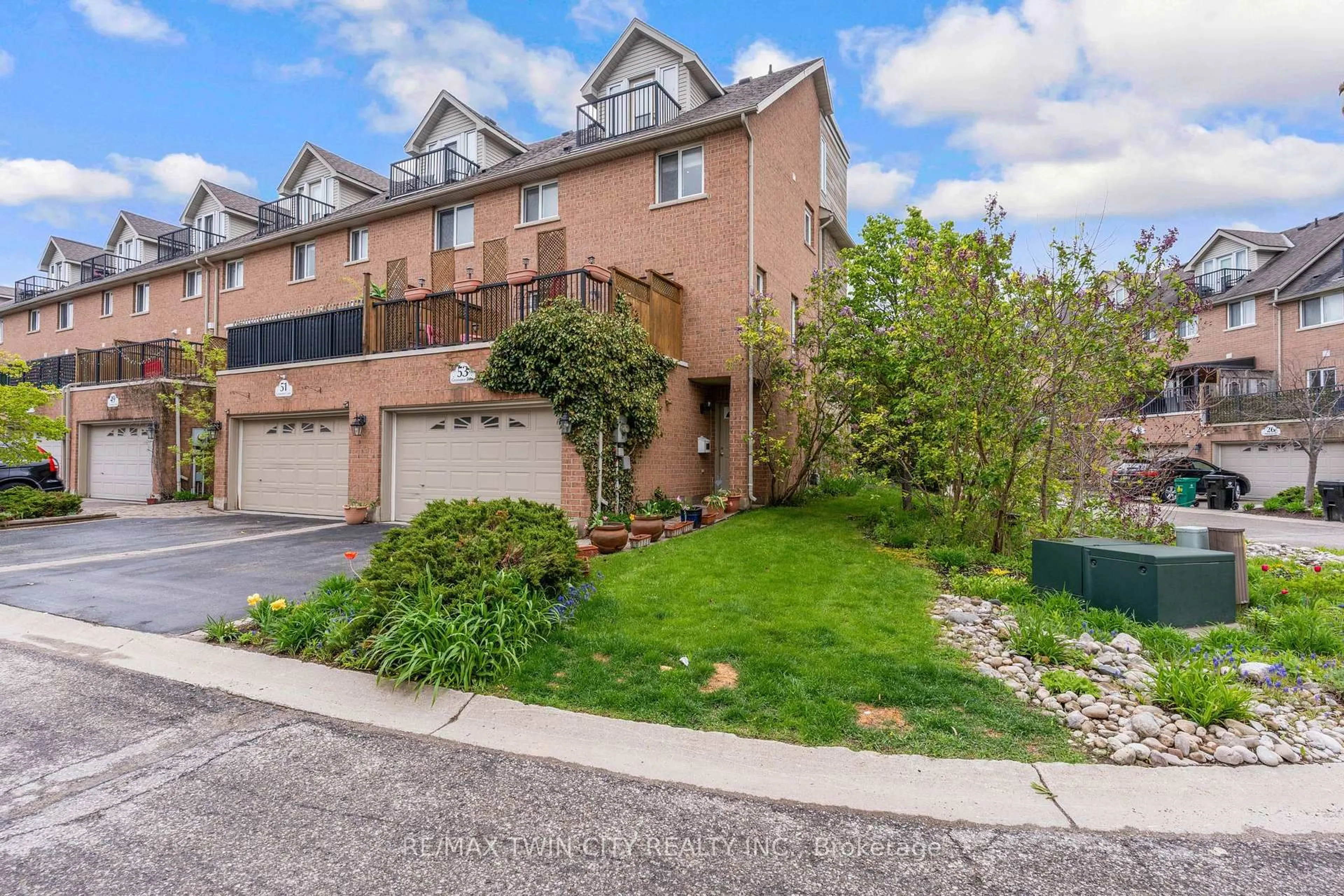 A pic from outside/outdoor area/front of a property/back of a property/a pic from drone, street for 53 Grosvenor Lane #n/a, Cambridge Ontario N1R 8N2