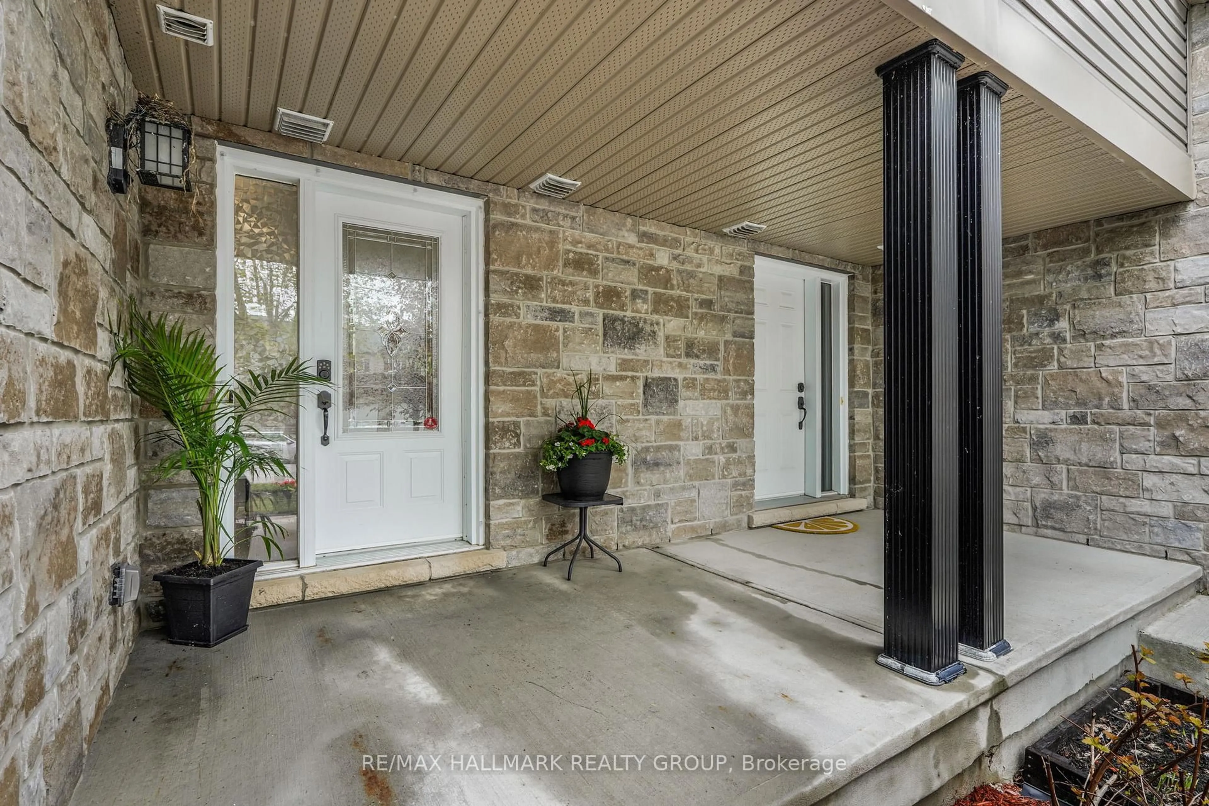 Indoor entryway for 65 NATHALIE St, Clarence-Rockland Ontario K4K 0J3