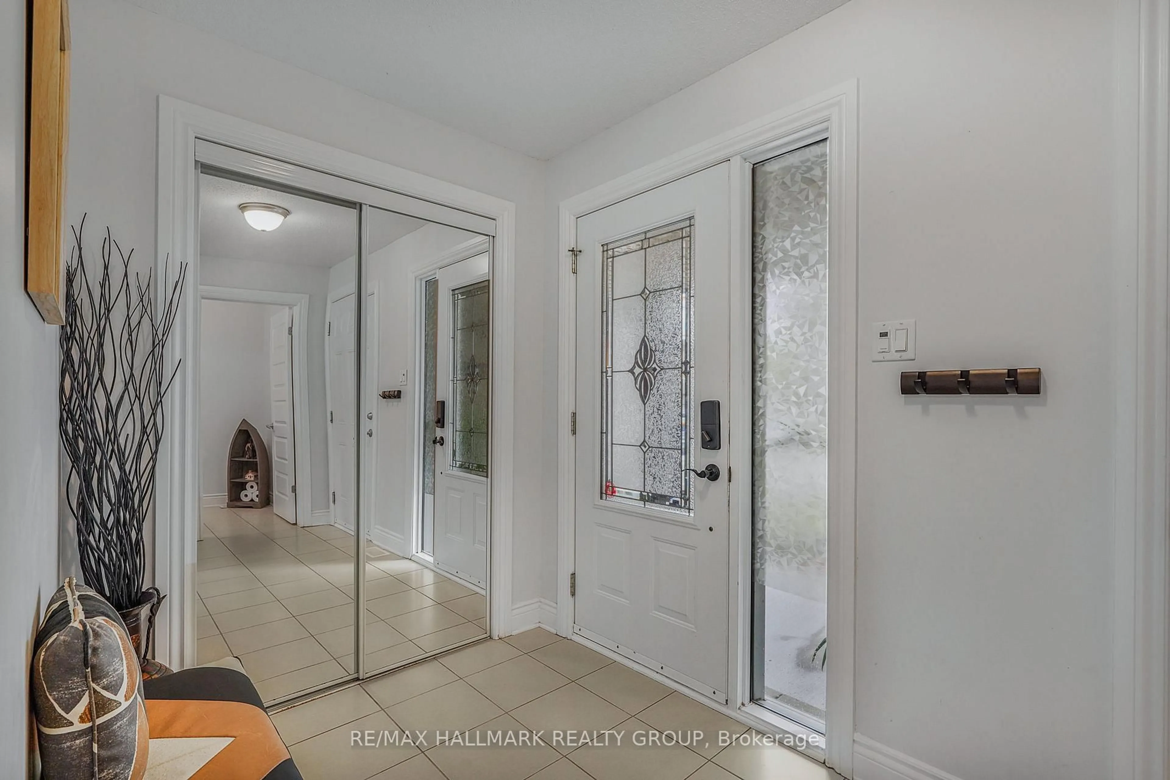 Indoor entryway for 65 NATHALIE St, Clarence-Rockland Ontario K4K 0J3