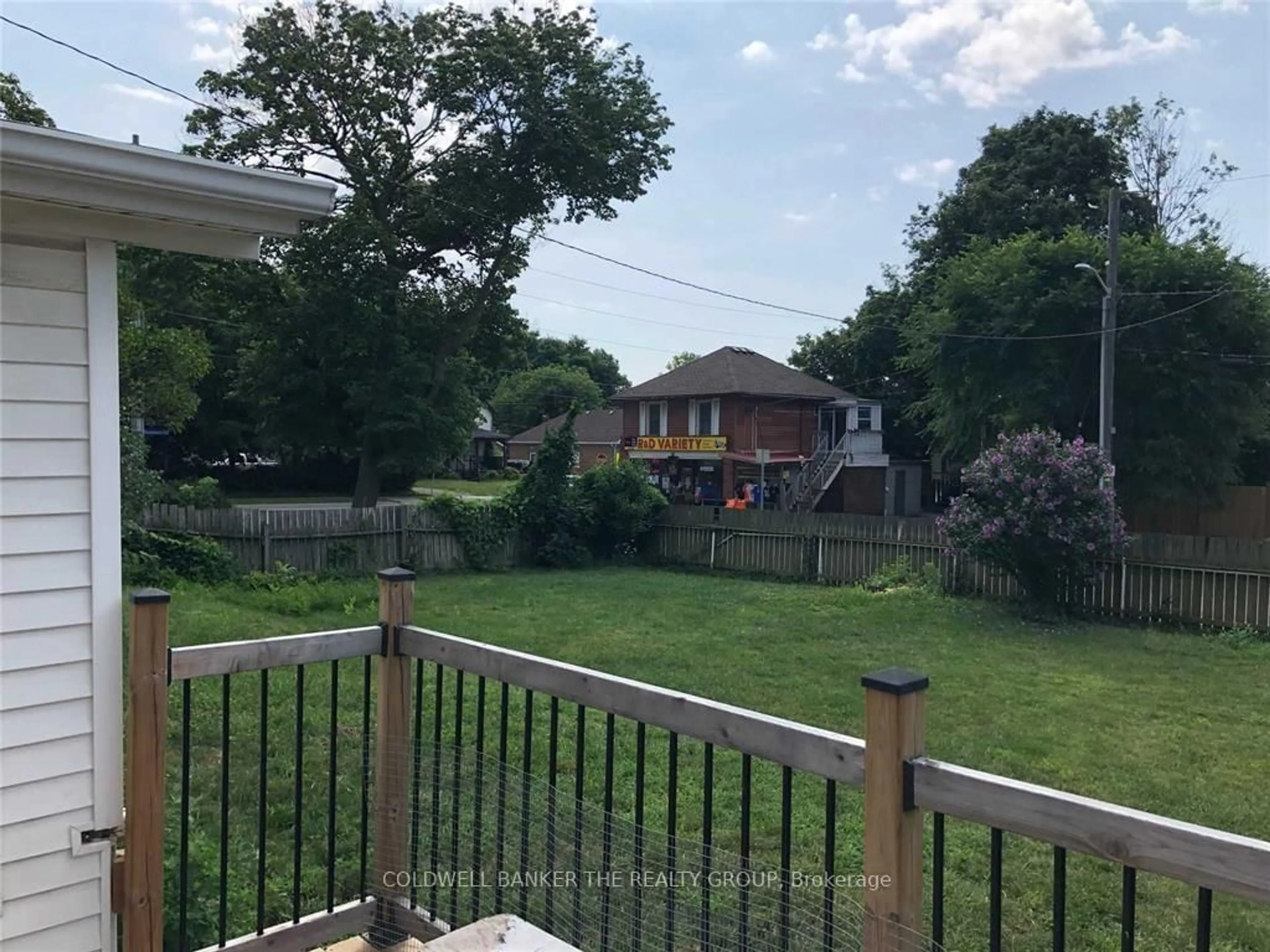 A pic from outside/outdoor area/front of a property/back of a property/a pic from drone, unknown for 6133 Drummond Dr, Niagara Falls Ontario L2G 4M3