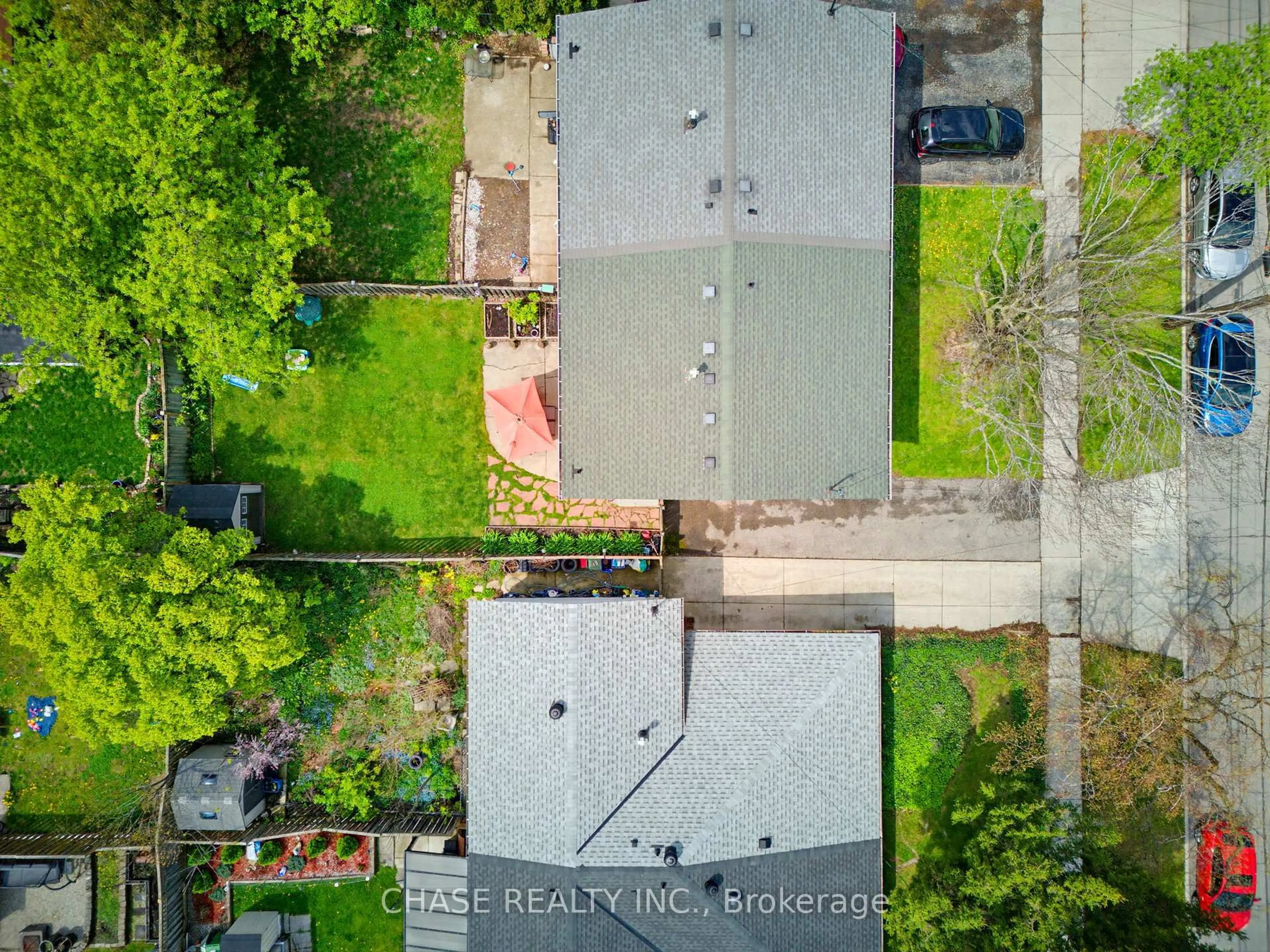 A pic from outside/outdoor area/front of a property/back of a property/a pic from drone, street for 632 Greenhill Ave, Hamilton Ontario L8K 5E9