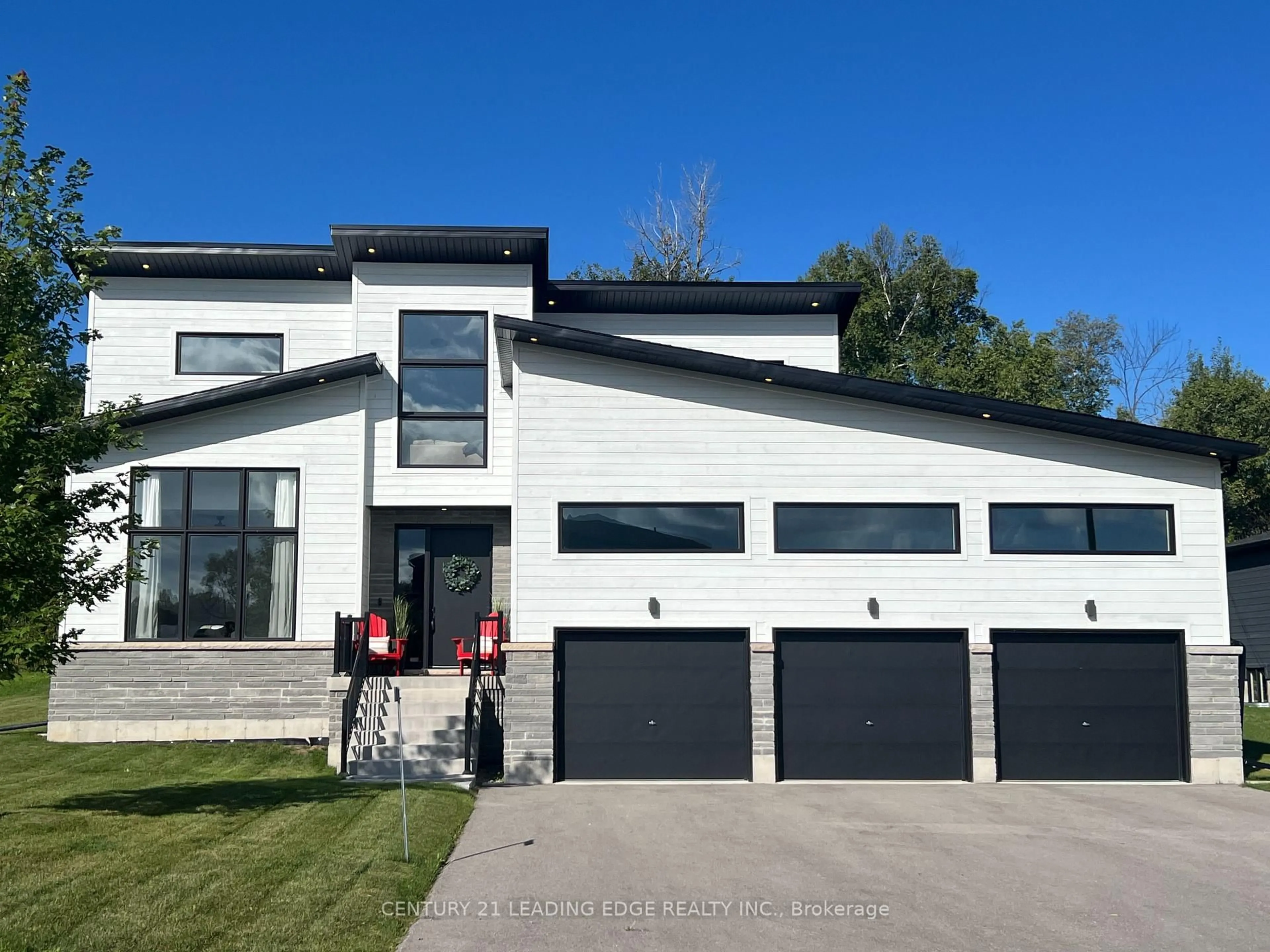 Home with vinyl exterior material, street for 108 Goldie Crt, Blue Mountains Ontario N0H 1J0