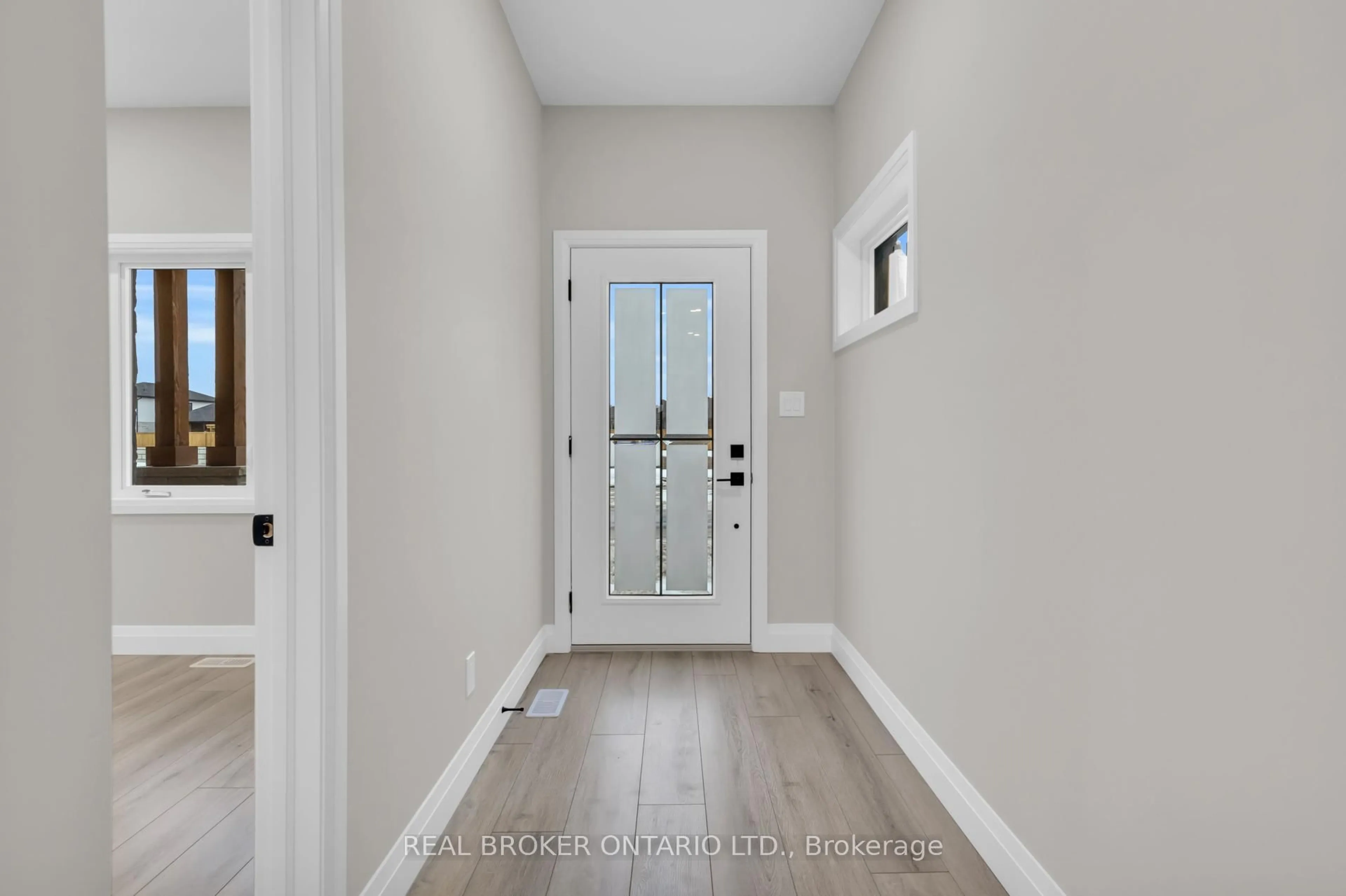 Indoor entryway for 29 Weymouth St #20, Woolwich Ontario N3B 0G3