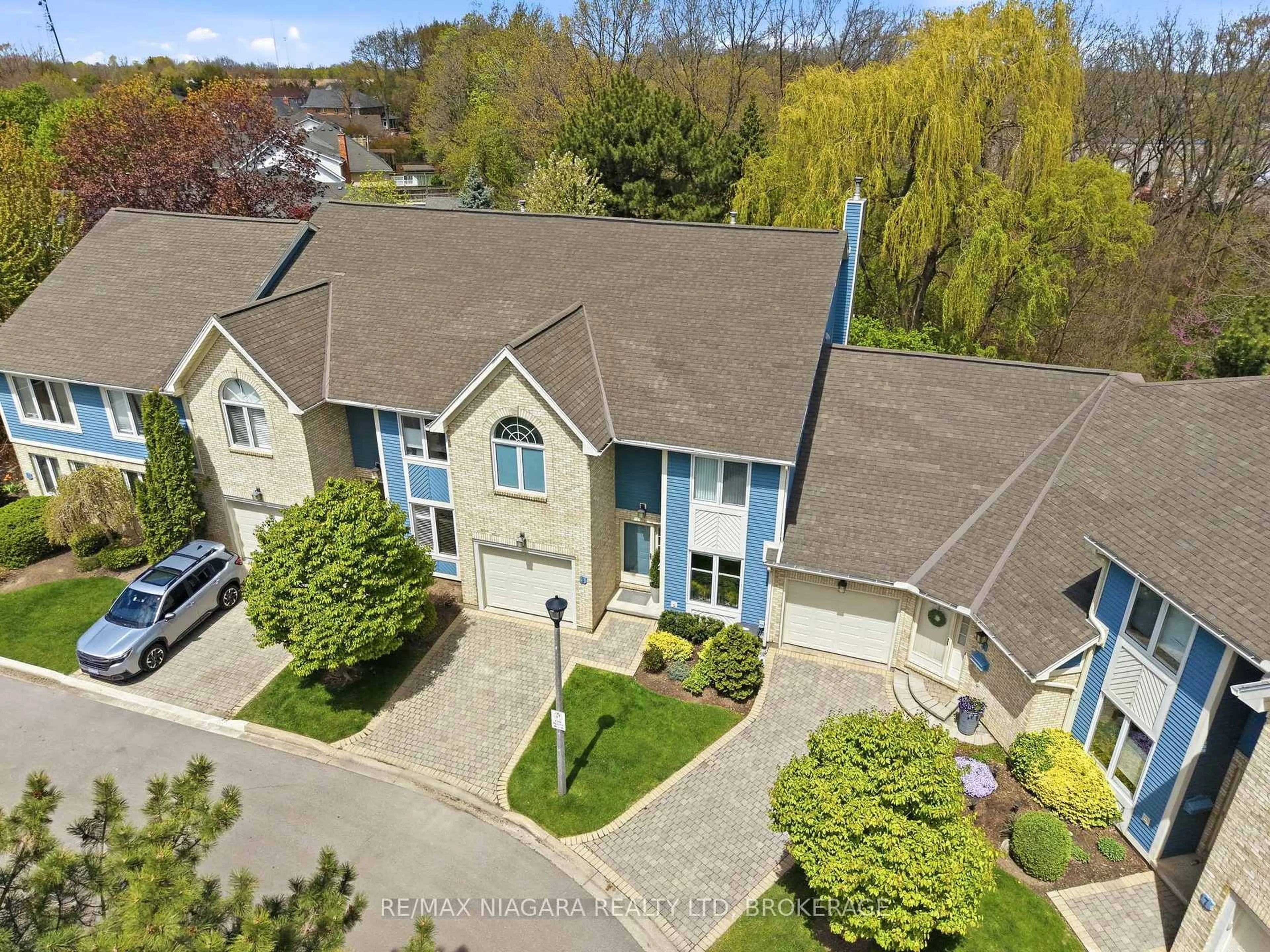 A pic from outside/outdoor area/front of a property/back of a property/a pic from drone, street for 77 Erion Rd #9, St. Catharines Ontario L2W 1B4