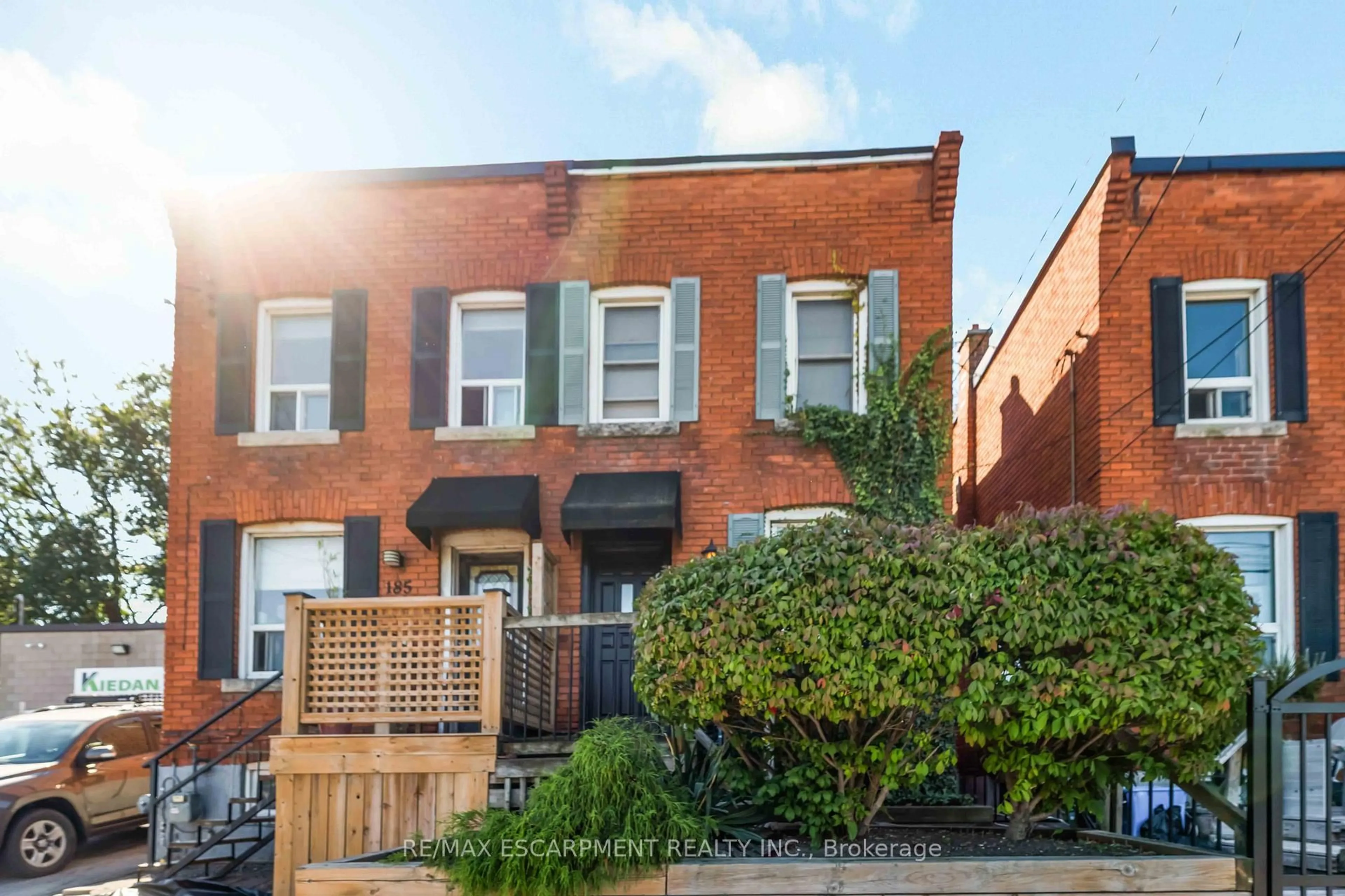 Home with brick exterior material, street for 187 Barton St, Hamilton Ontario L8R 2H3