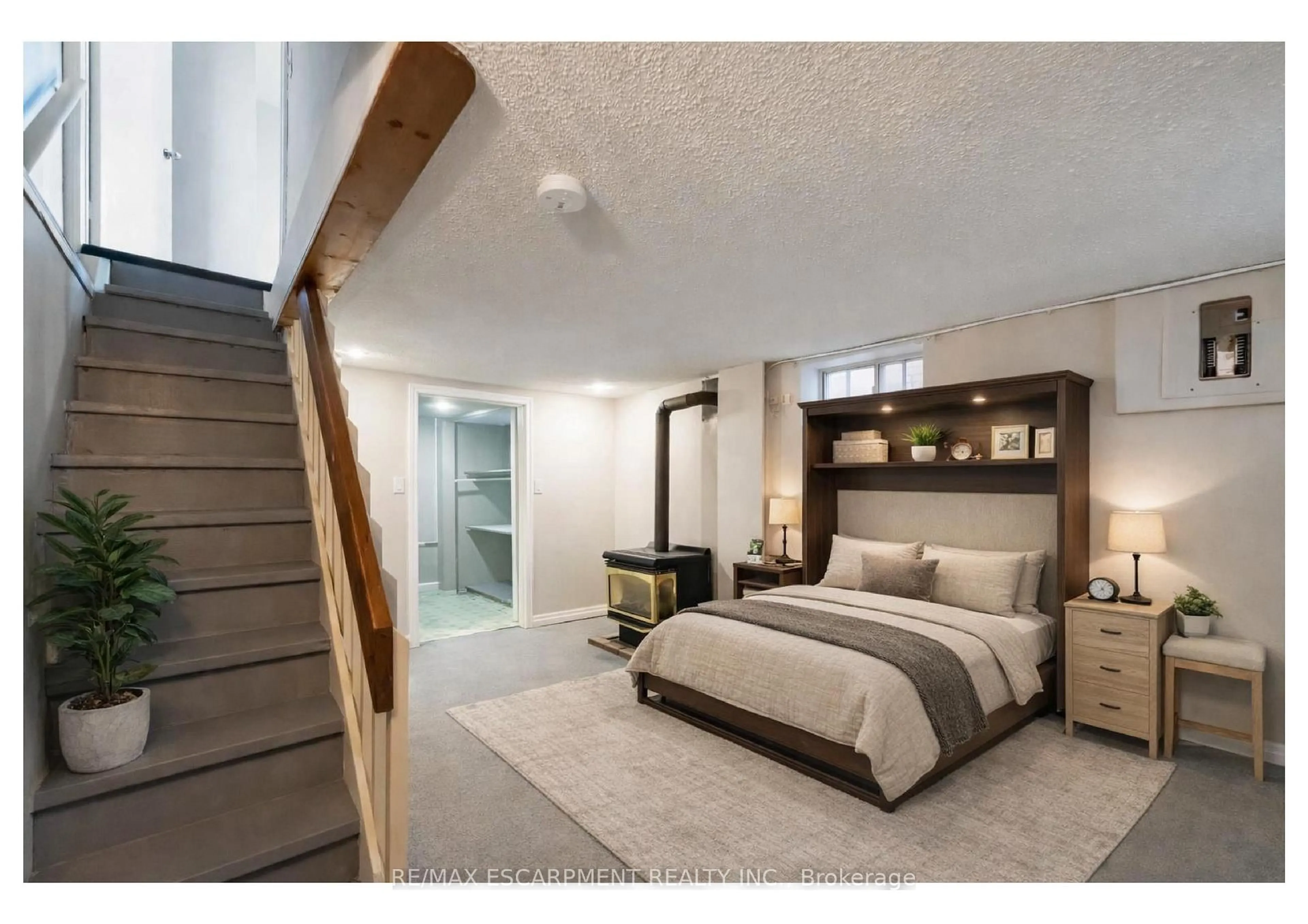 Bedroom with bed, unknown for 187 Barton St, Hamilton Ontario L8R 2H3