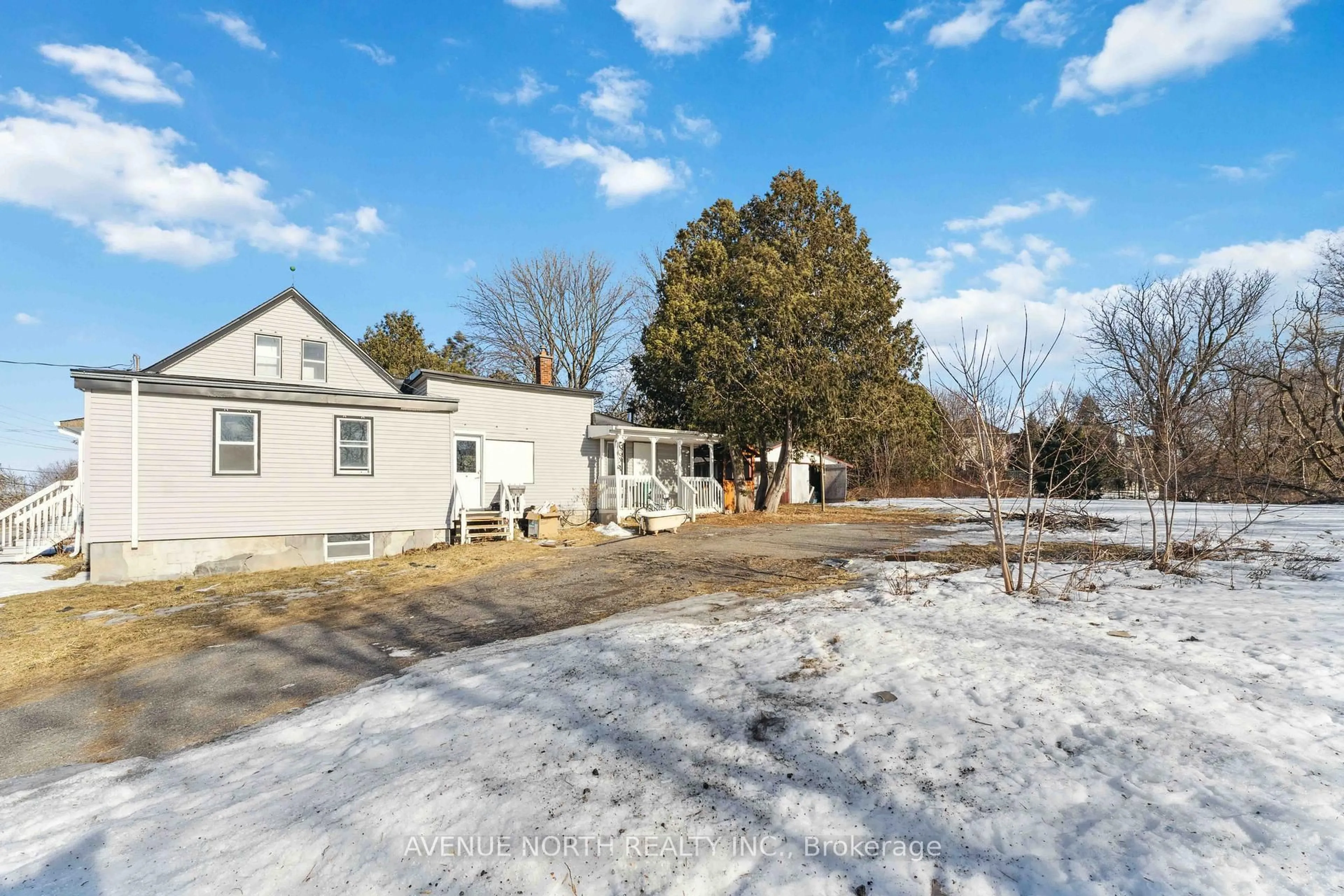 A pic from outside/outdoor area/front of a property/back of a property/a pic from drone, unknown for 6958 Notre Dame St, Ottawa Ontario K1C 1H7