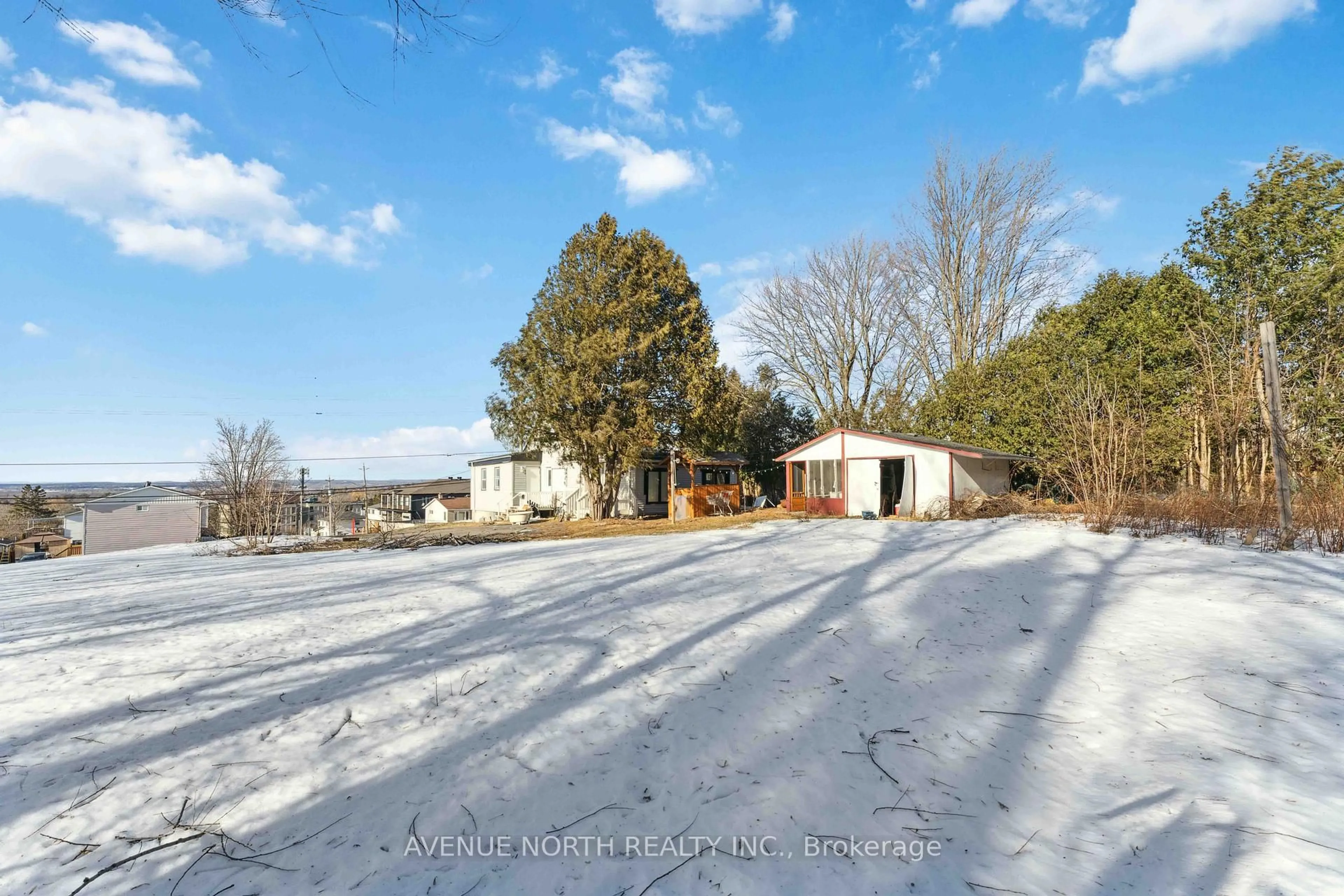 A pic from outside/outdoor area/front of a property/back of a property/a pic from drone, unknown for 6958 Notre Dame St, Ottawa Ontario K1C 1H7