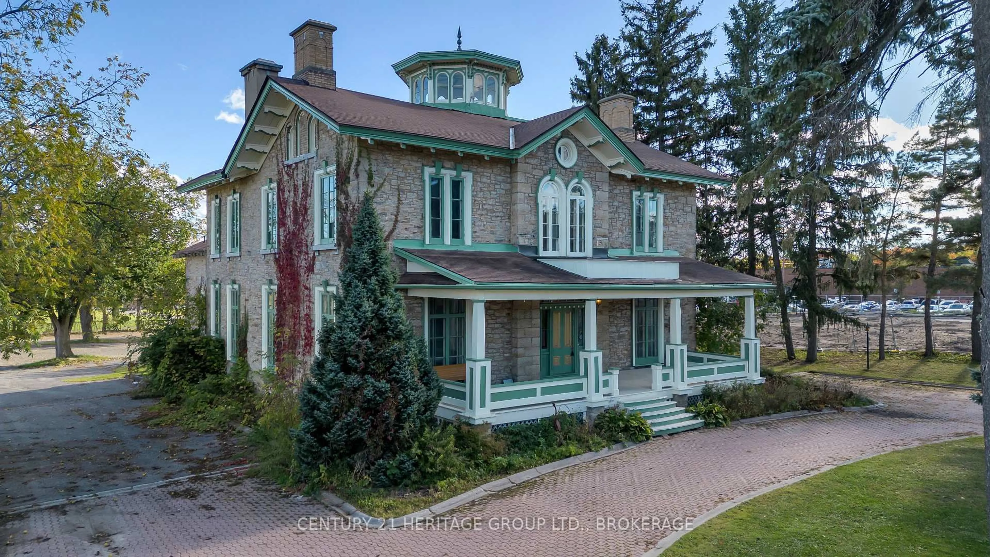 Home with brick exterior material, building for 389 King St, Gananoque Ontario K7G 1G6