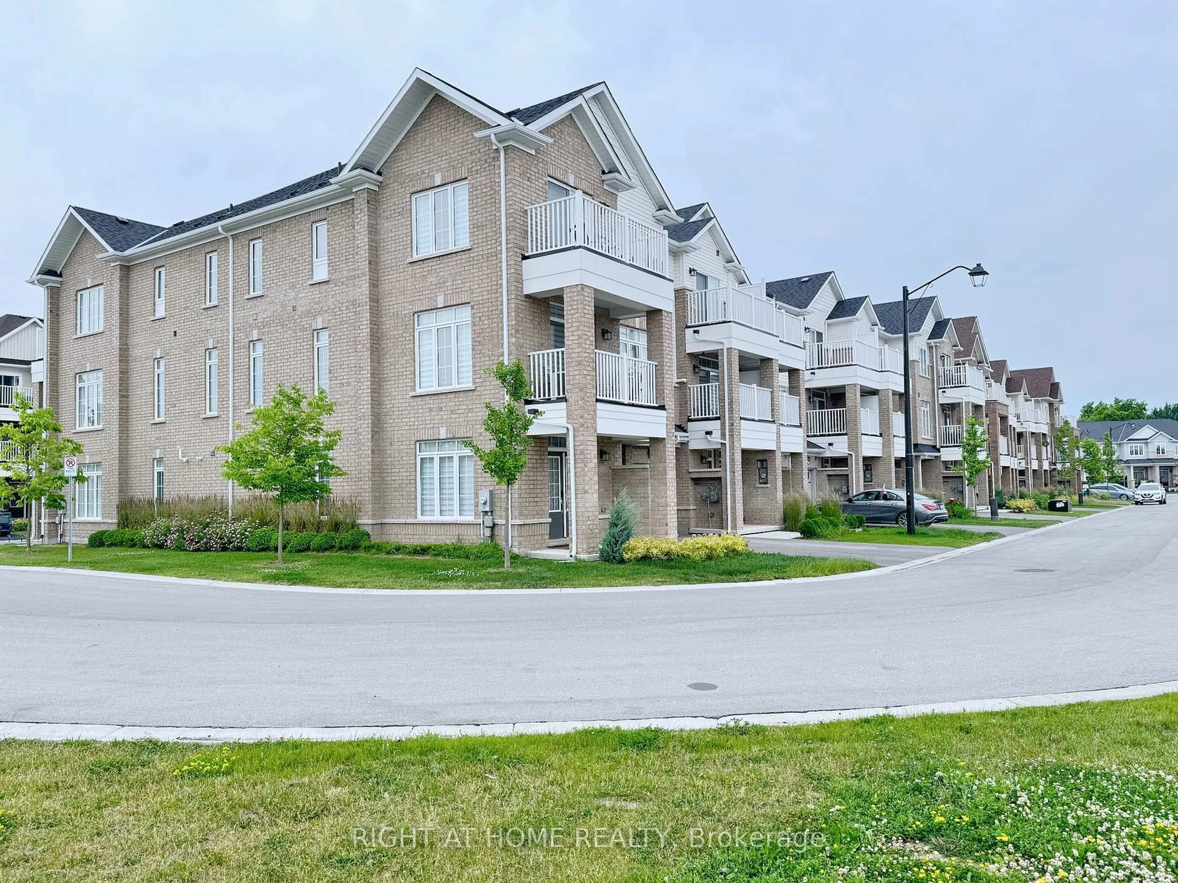 A pic from outside/outdoor area/front of a property/back of a property/a pic from drone, street for 113 Hartley Ave #39, Brant Ontario N3L 0K8