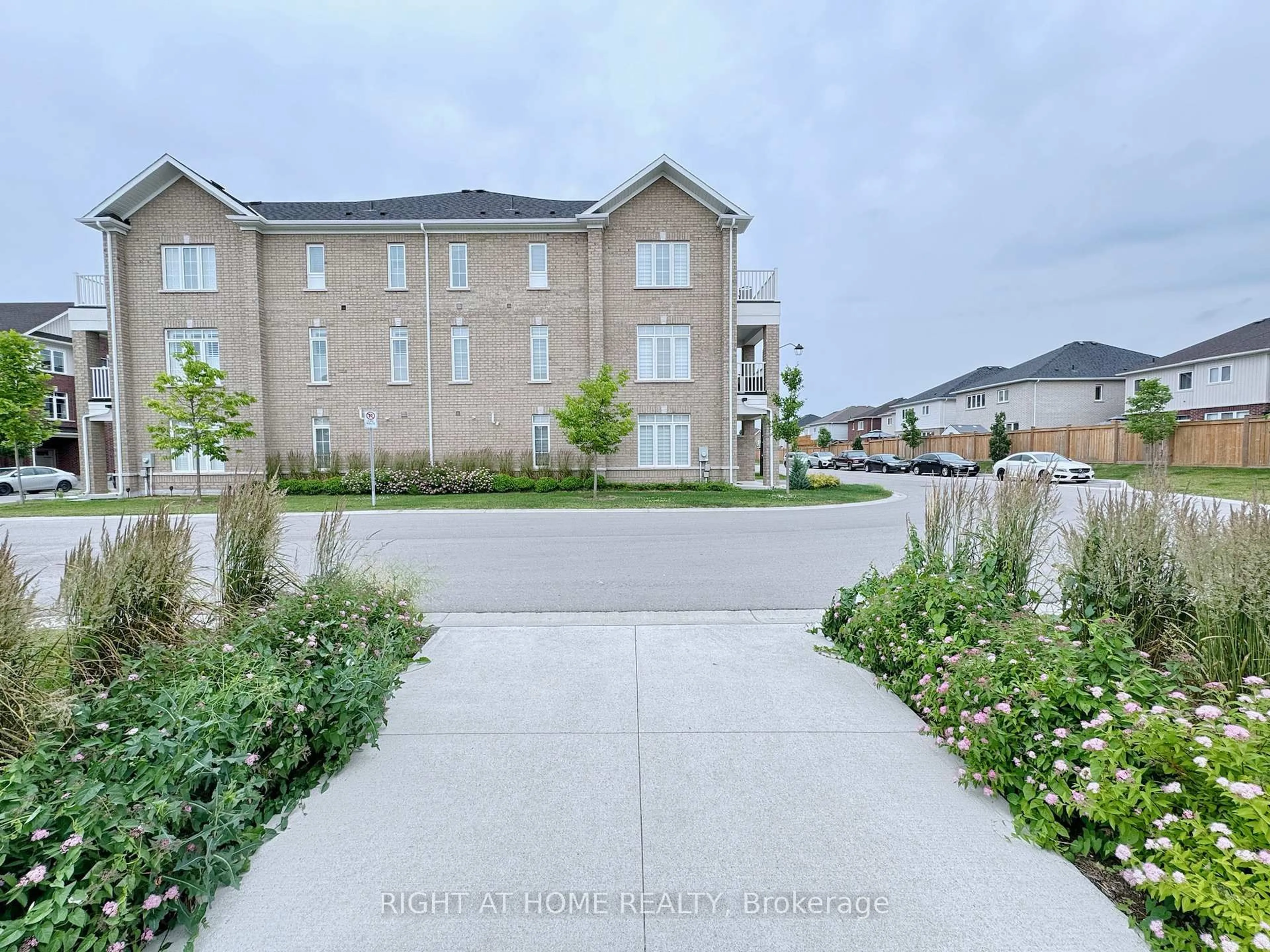 A pic from outside/outdoor area/front of a property/back of a property/a pic from drone, street for 113 Hartley Ave #39, Brant Ontario N3L 0K8