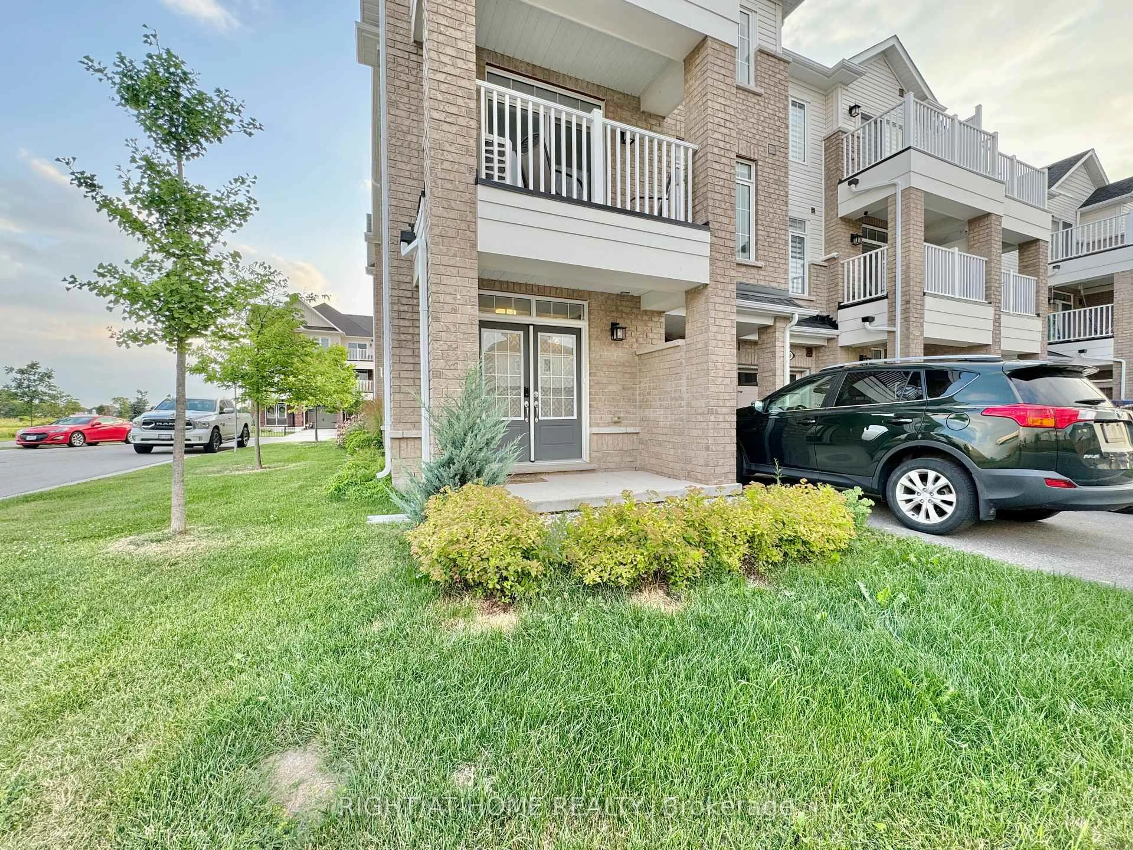 A pic from outside/outdoor area/front of a property/back of a property/a pic from drone, street for 113 Hartley Ave #39, Brant Ontario N3L 0K8