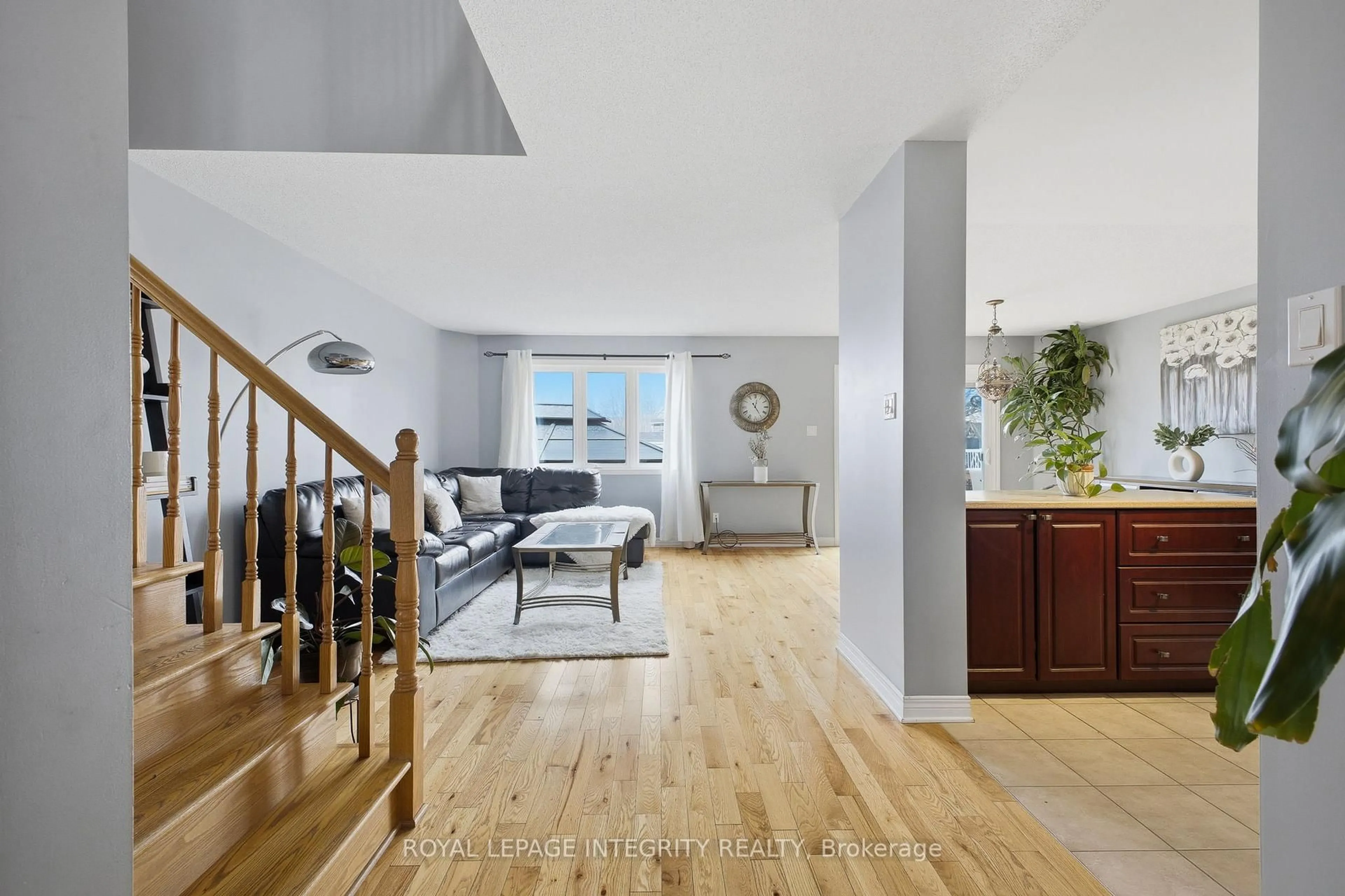 Indoor foyer for 2195 Patricia St, Clarence-Rockland Ontario K4K 1V8