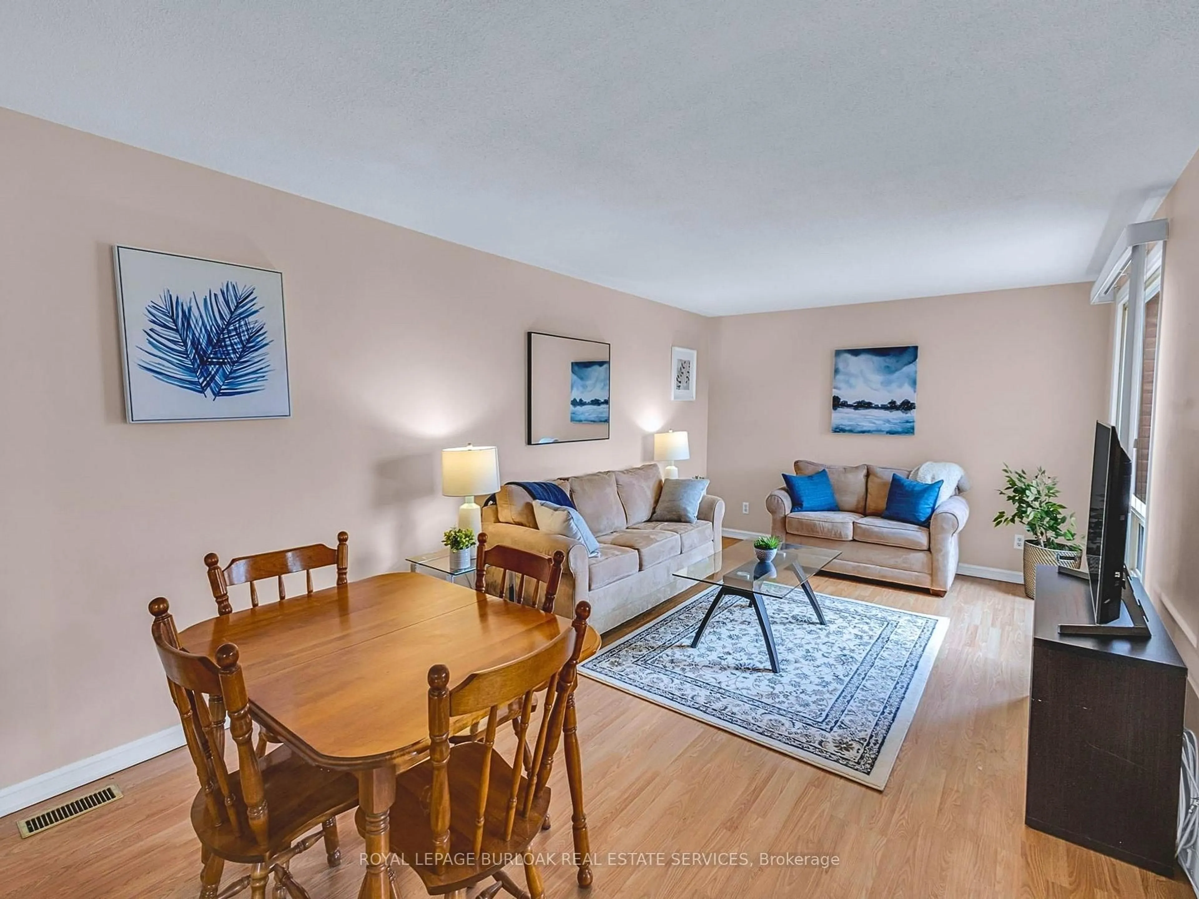 Living room with furniture, unknown for 28 Underhill Cres #3, Kitchener Ontario N2A 2S8