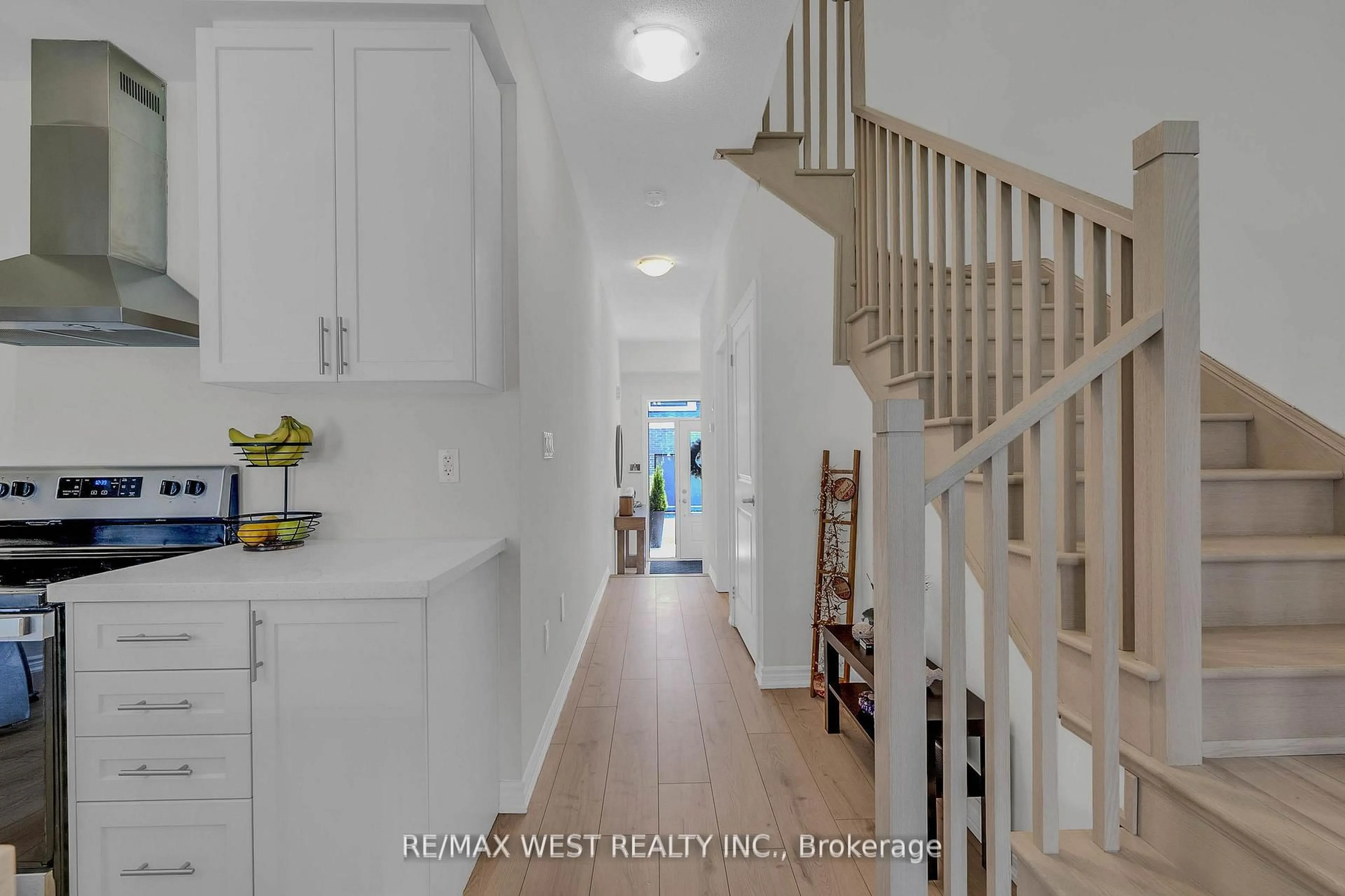 Indoor entryway for 16 Hickey Lane, Kawartha Lakes Ontario K9V 0T2