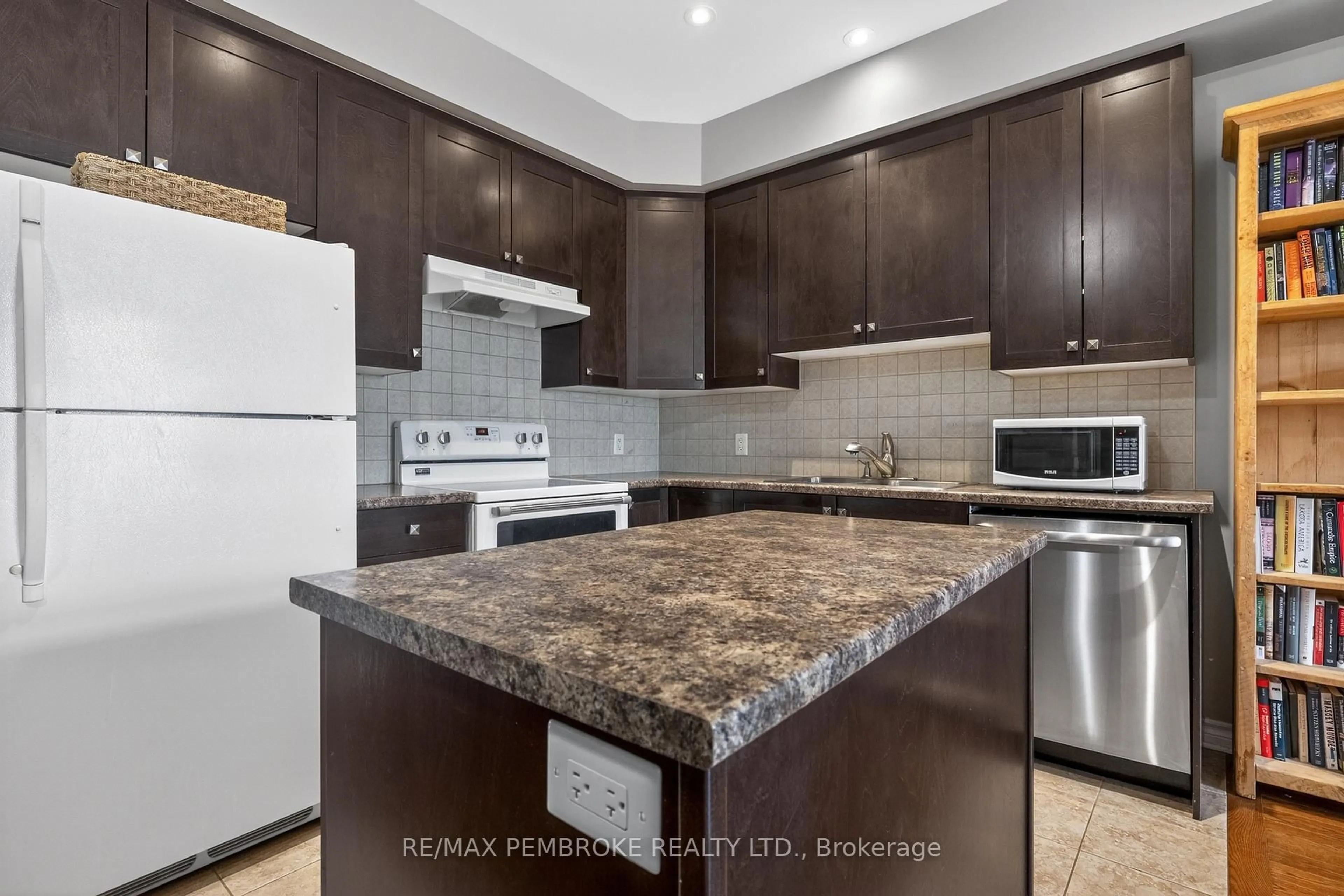 Standard kitchen, unknown for 1034 Butler Blvd, Petawawa Ontario K8H 0C2