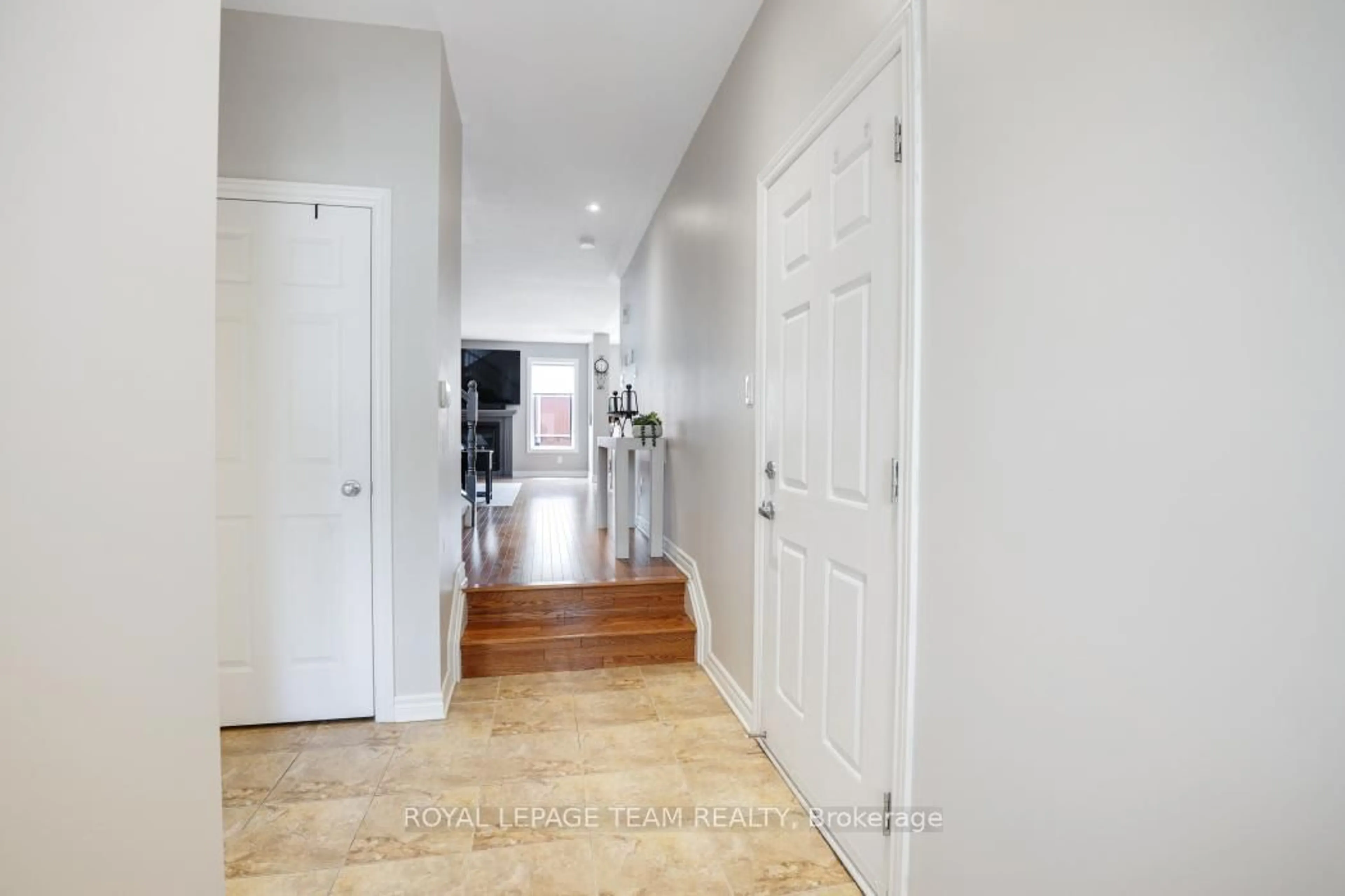 Indoor entryway for 406 Pillett St, Ottawa Ontario K2J 5S3