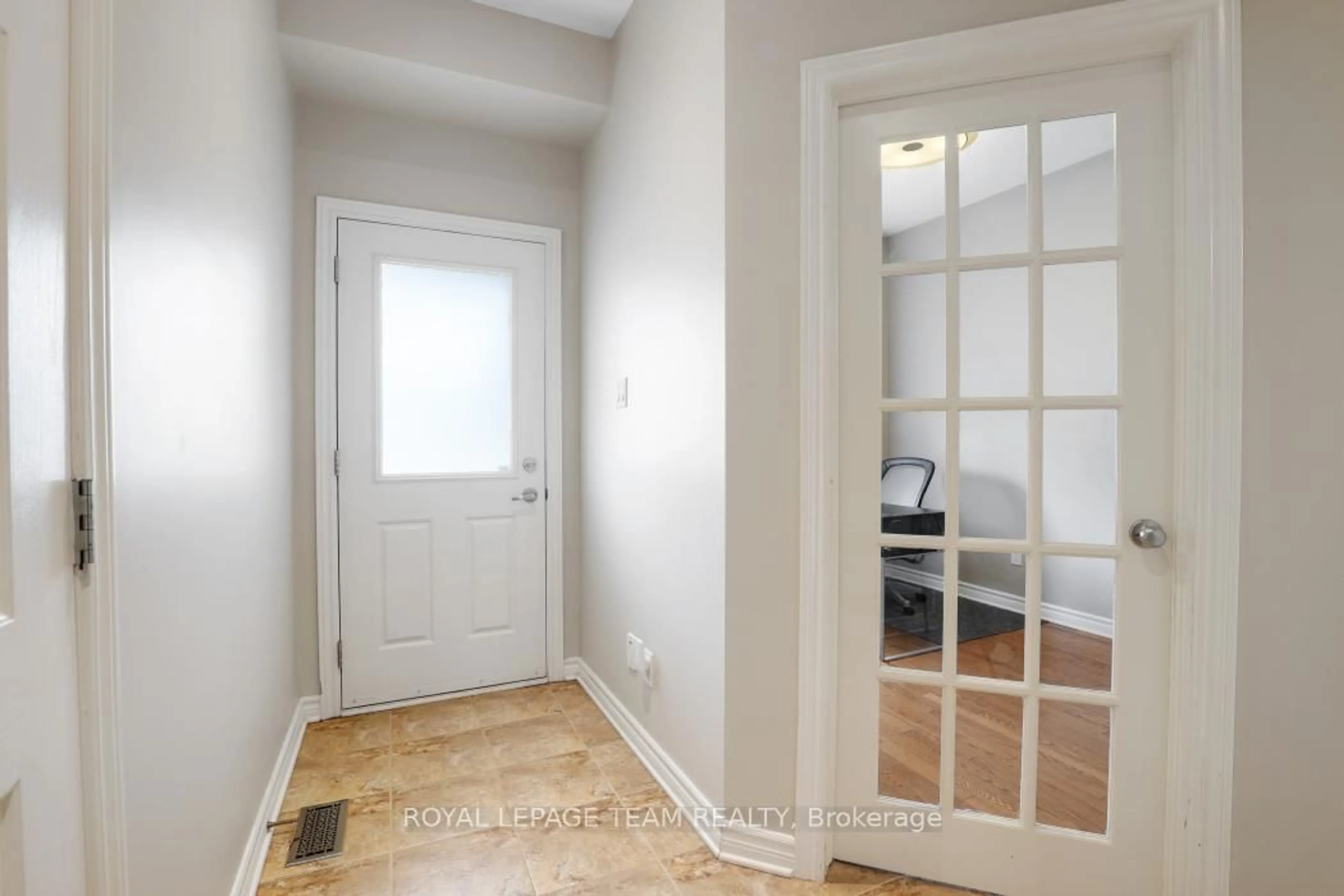 Indoor entryway for 406 Pillett St, Ottawa Ontario K2J 5S3
