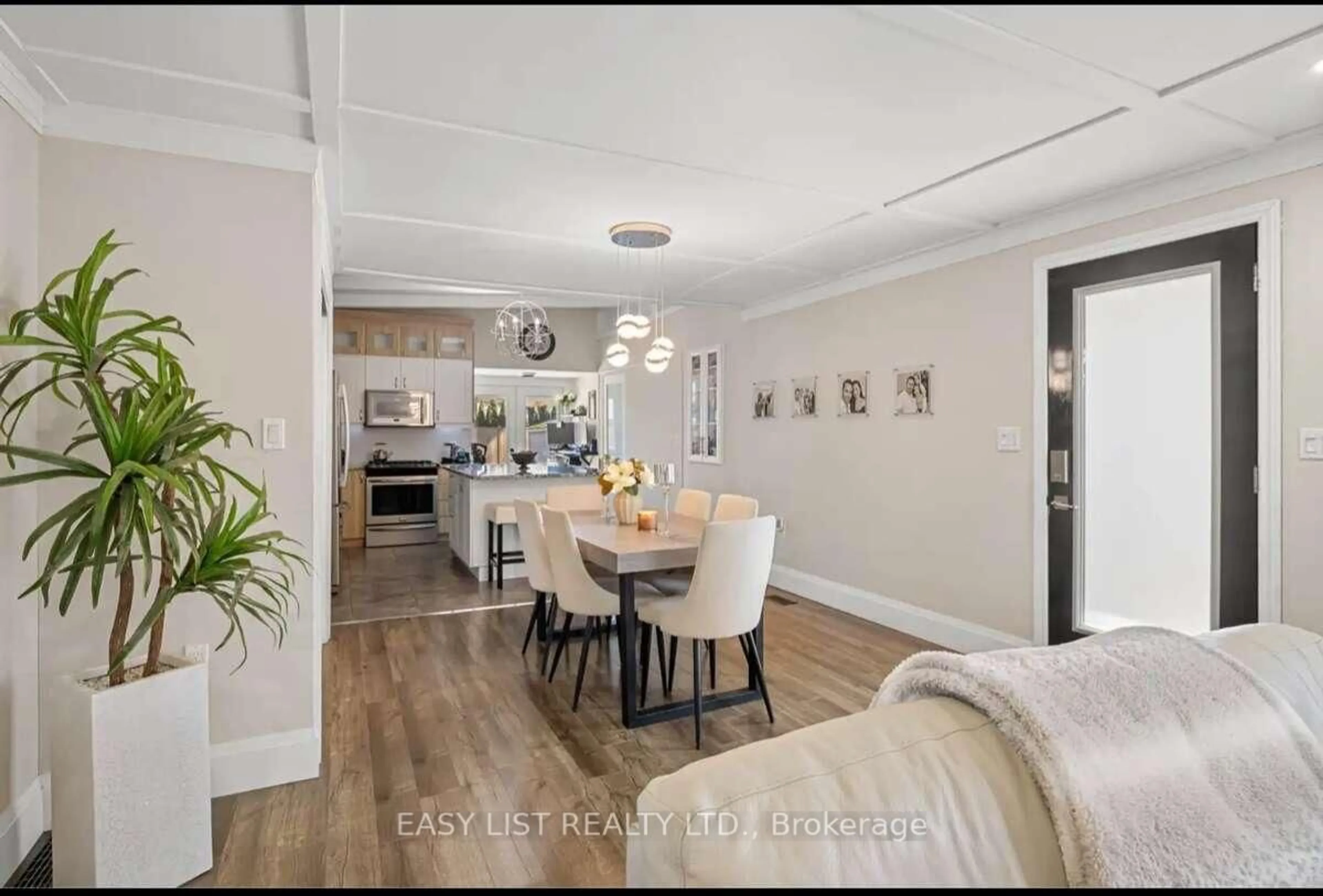 Open concept kitchen, unknown for 112 Clovelly Rd, Tecumseh Ontario N8N 1G1