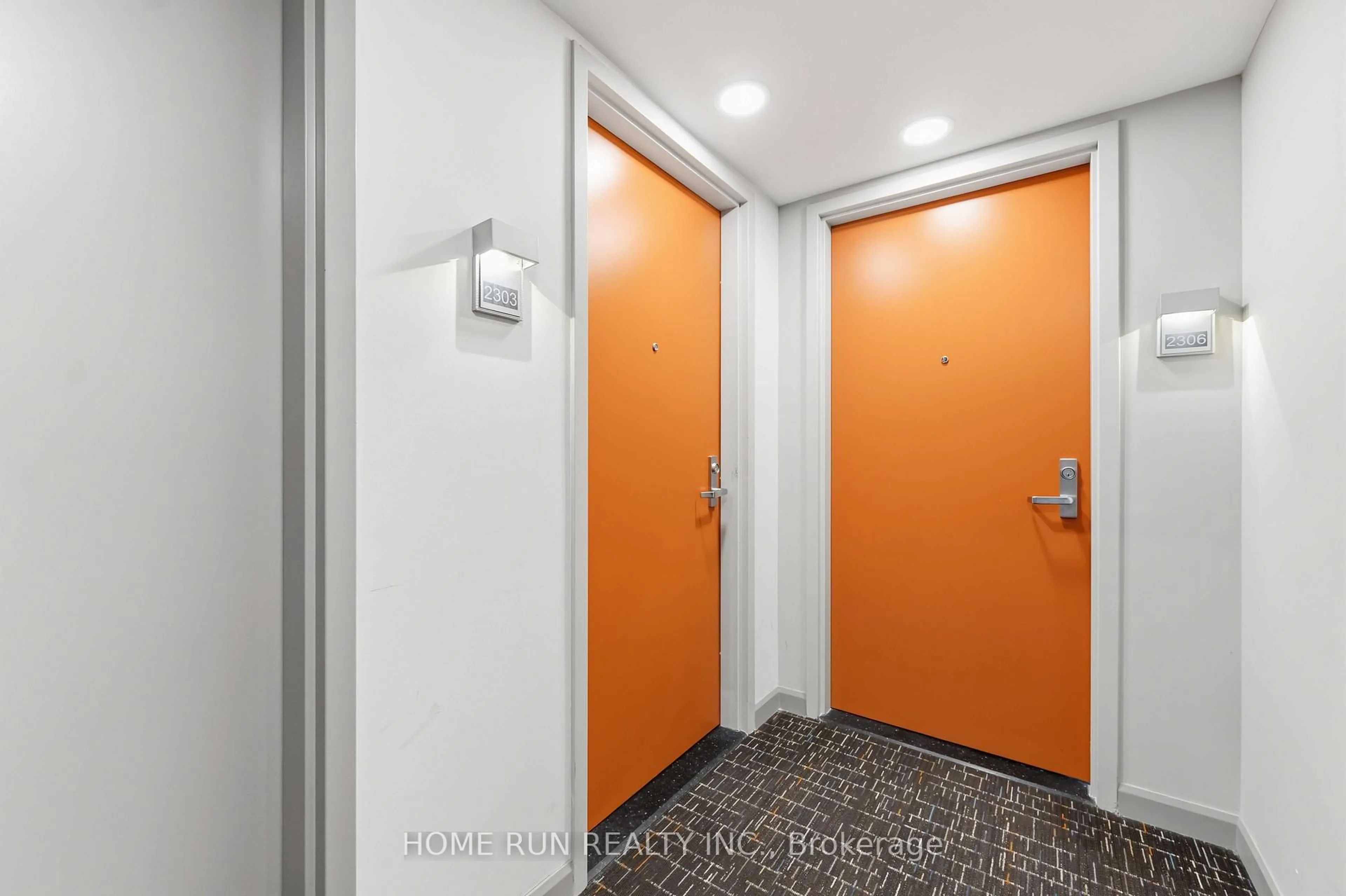 Indoor foyer for 105 Champagne Ave #2303, Ottawa Ontario K1S 5E5