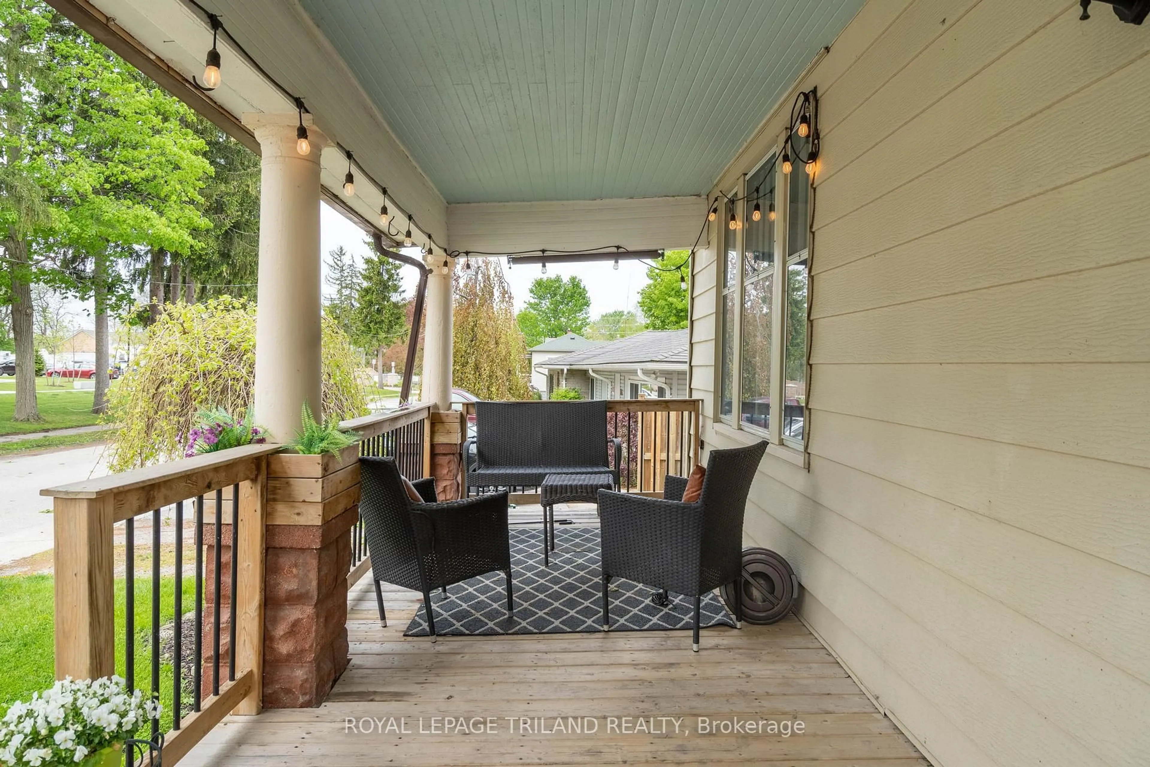 Patio, street for 72 Walnut St, St. Thomas Ontario N5R 2Y9