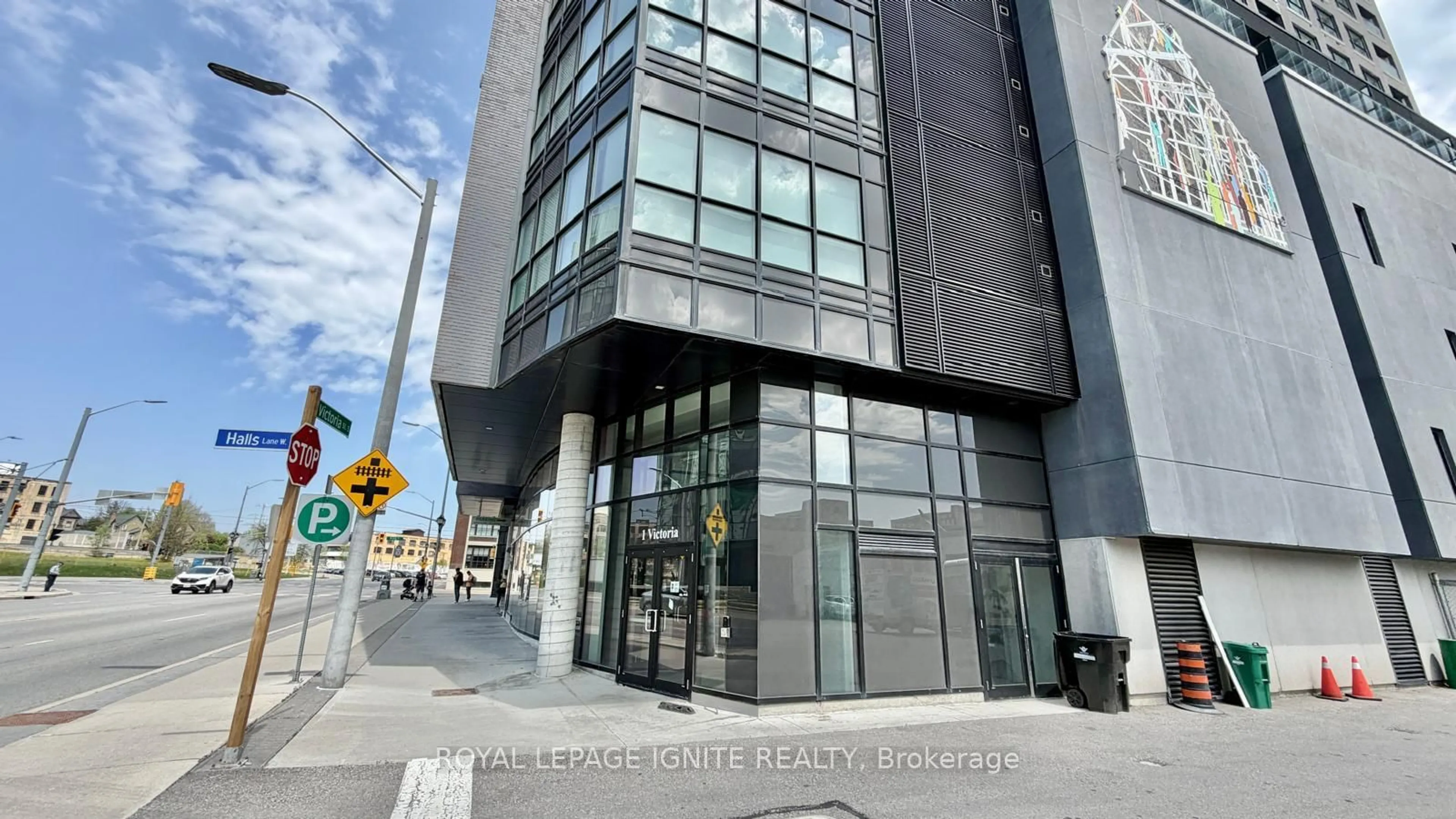 Indoor foyer for 1 Victoria St #1712, Kitchener Ontario N2G 0B5