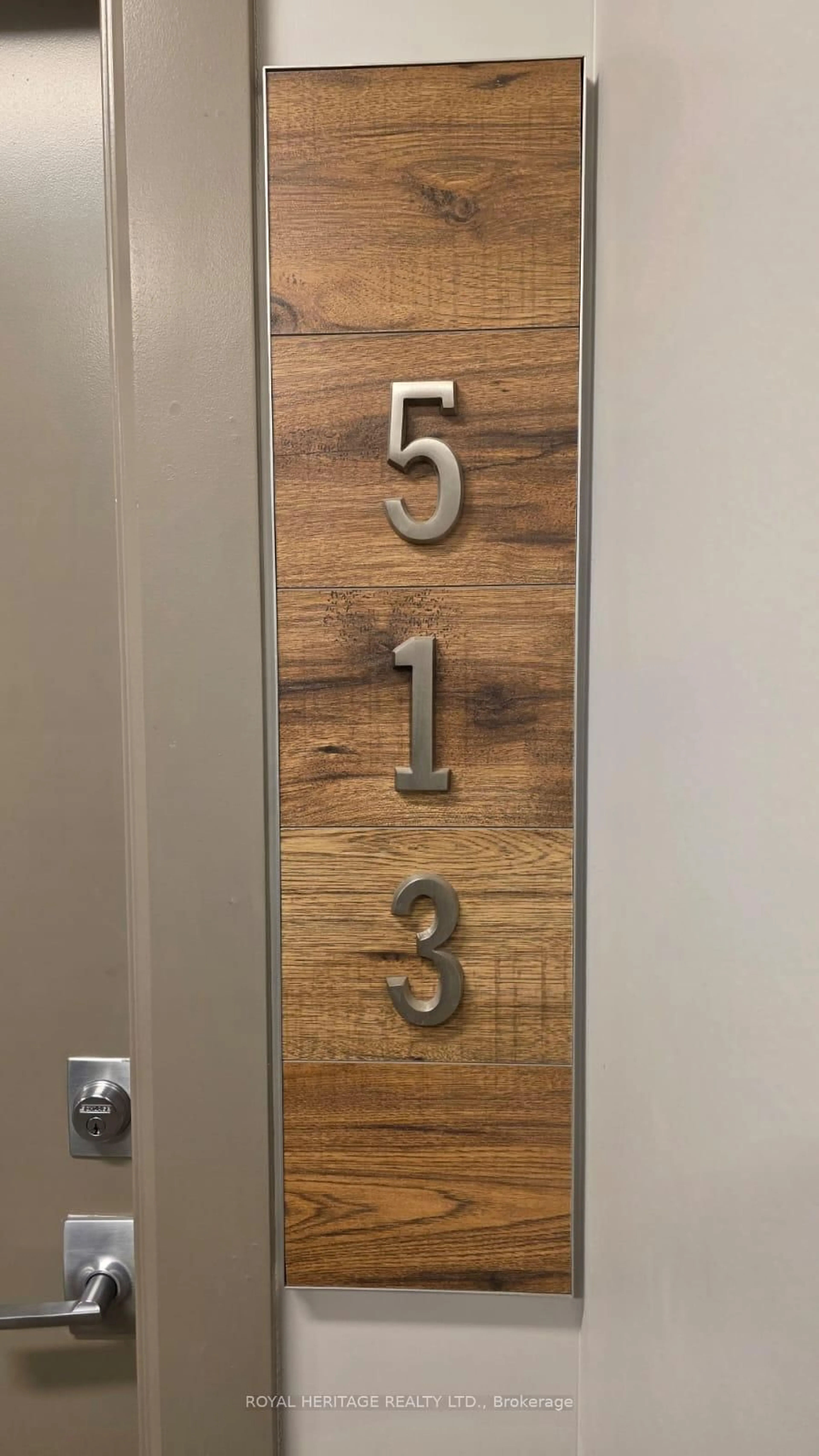 Indoor entryway for 10 Esplanade Lane #513, Grimsby Ontario L3M 0H1