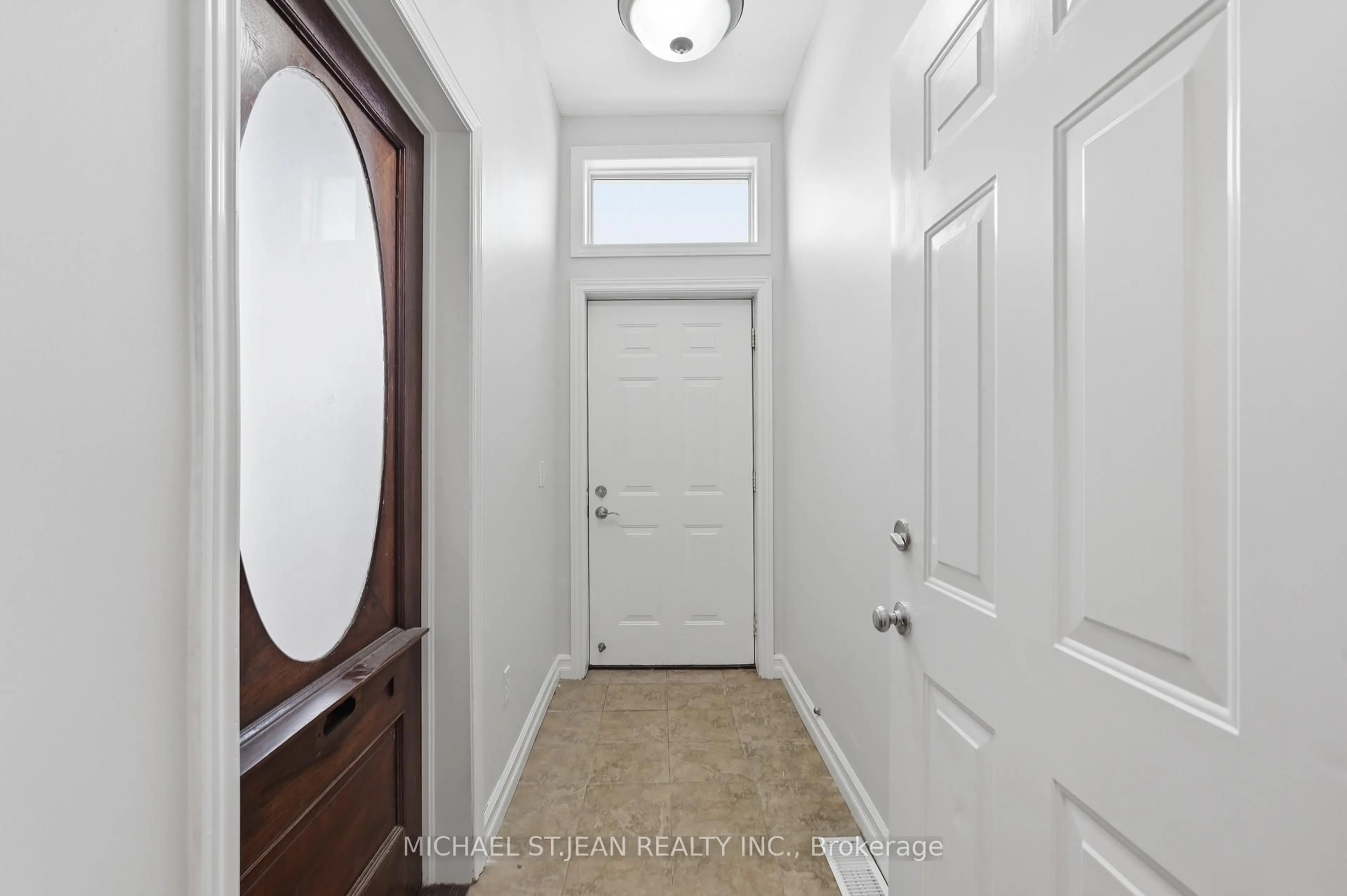 Indoor entryway for 126 Park St, Hamilton Ontario L8R 2N3