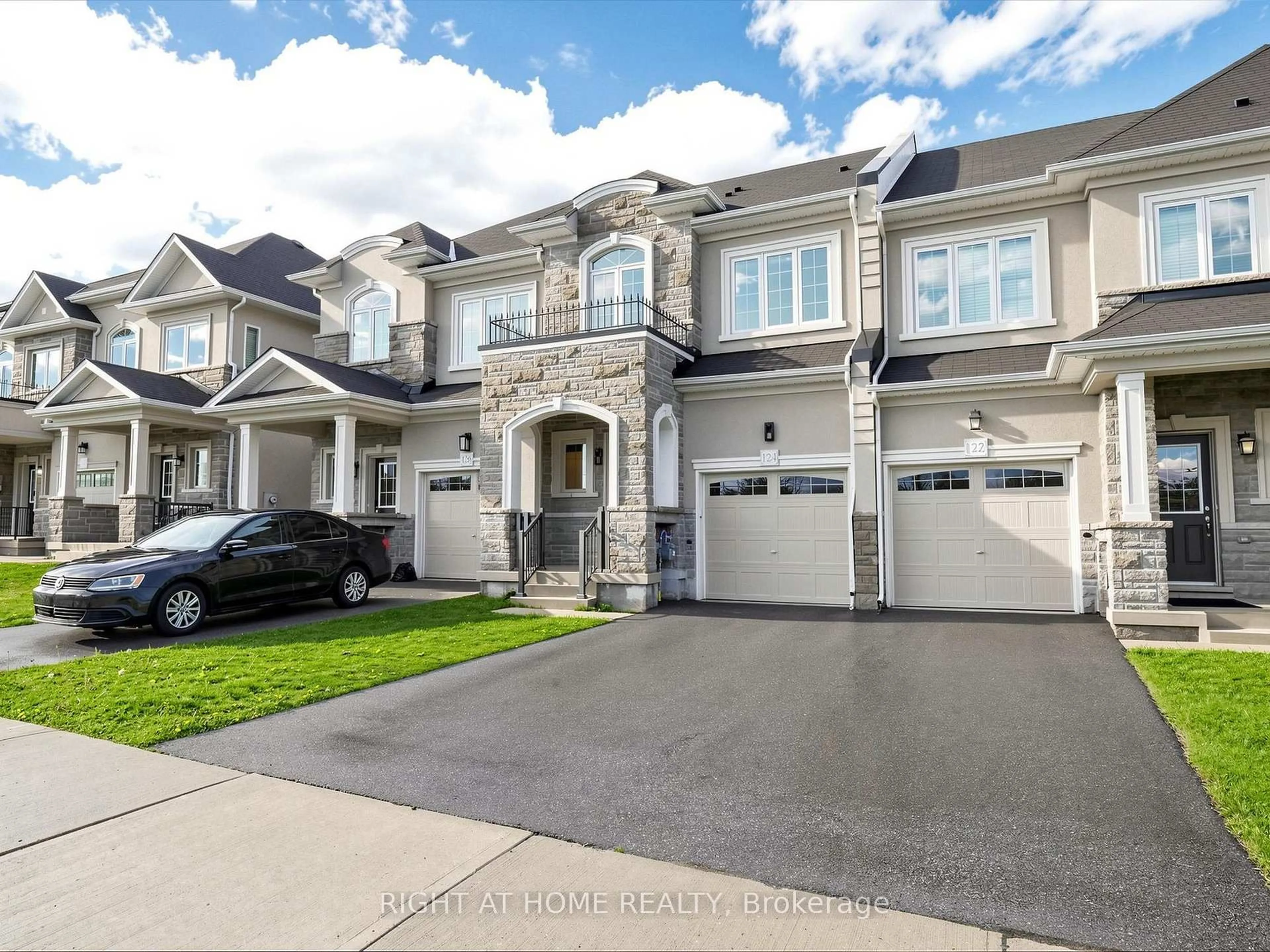 Home with vinyl exterior material, street for 124 Mosaic Dr, Hamilton Ontario L8B 1W4