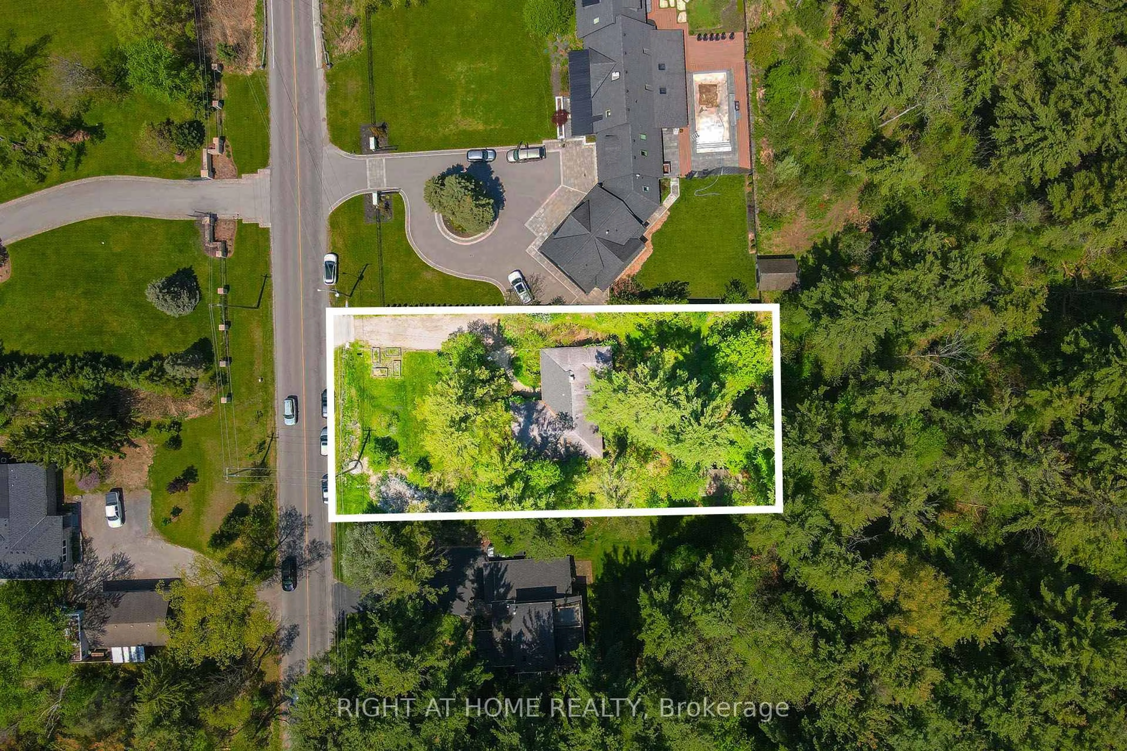 A pic from outside/outdoor area/front of a property/back of a property/a pic from drone, street for 255 Shaver Rd, Hamilton Ontario L0R 1R0