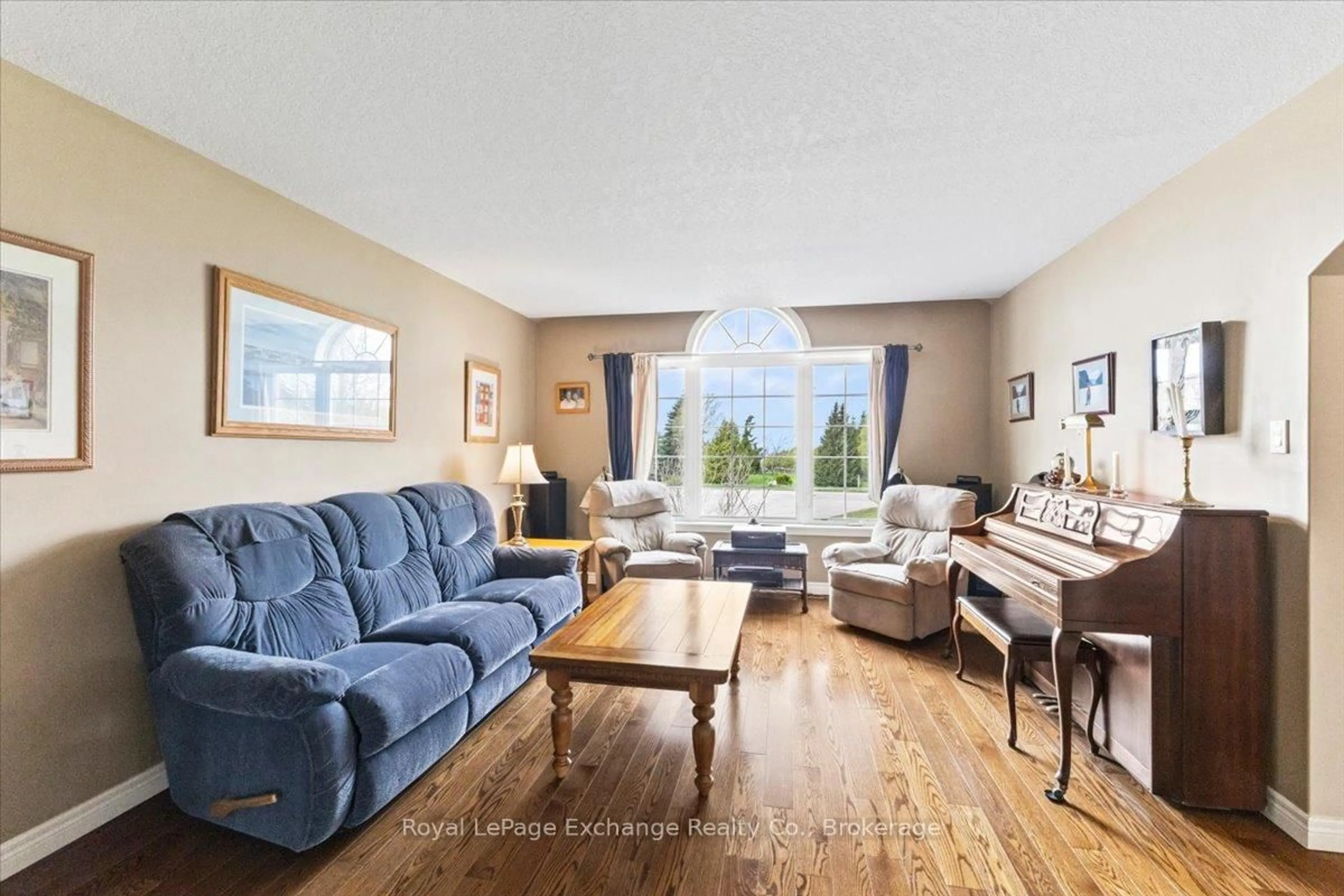 Living room with furniture, unknown for 801 Troys Tr, Huron-Kinloss Ontario N2Z 0C1