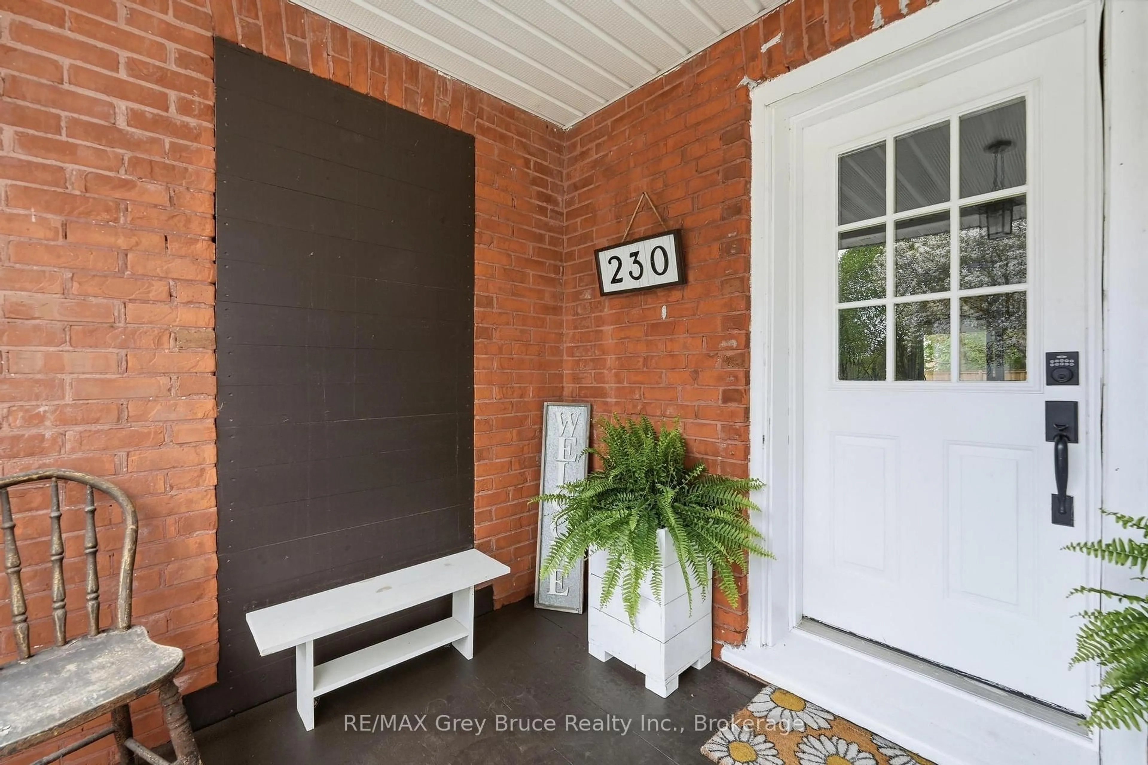 Indoor entryway for 230 2nd Ave, Arran-Elderslie Ontario N0G 1L0