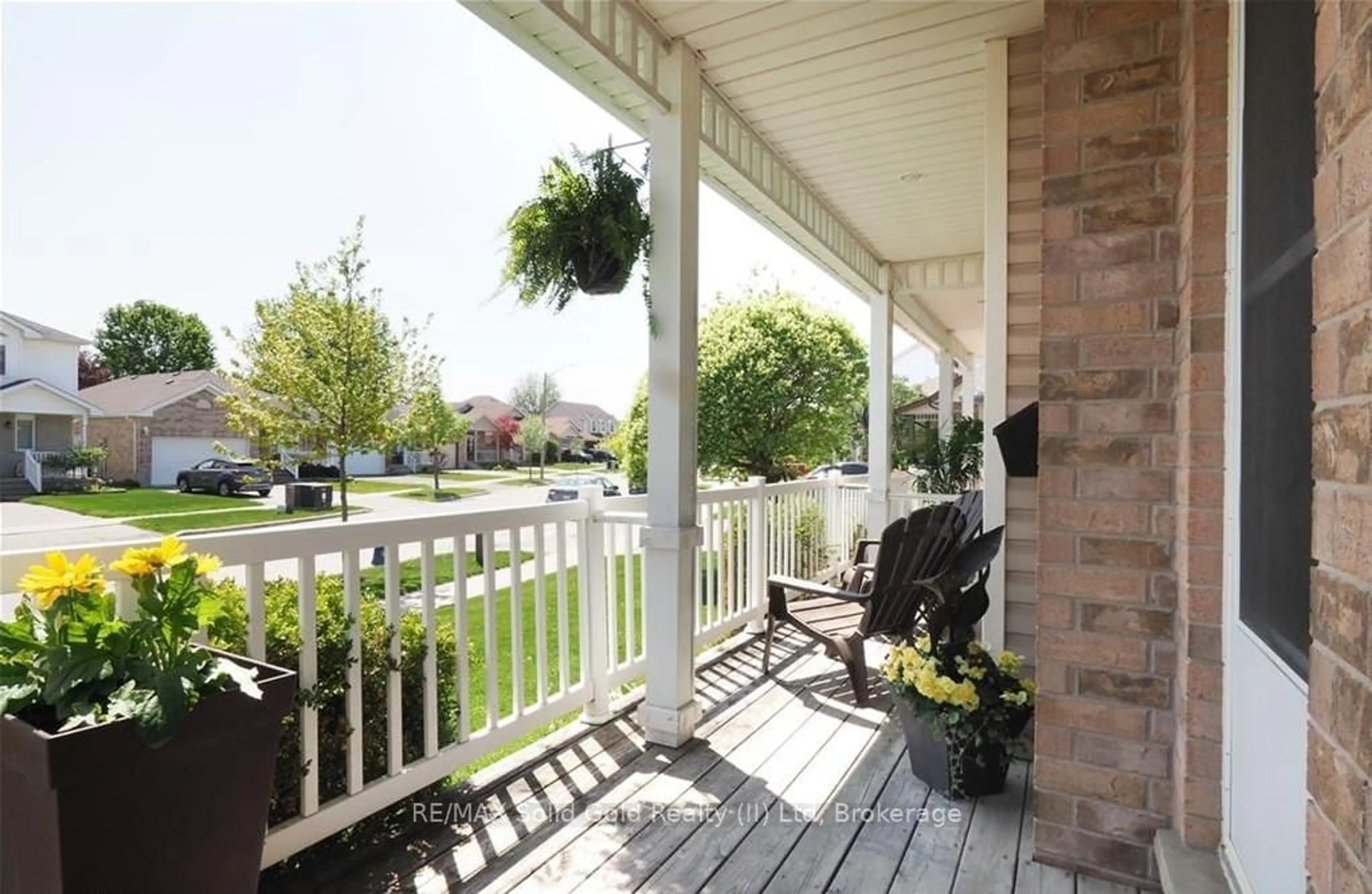 Patio, street for 28 Bristow Creek Elmira Dr, Woolwich Ontario N3B 3K6