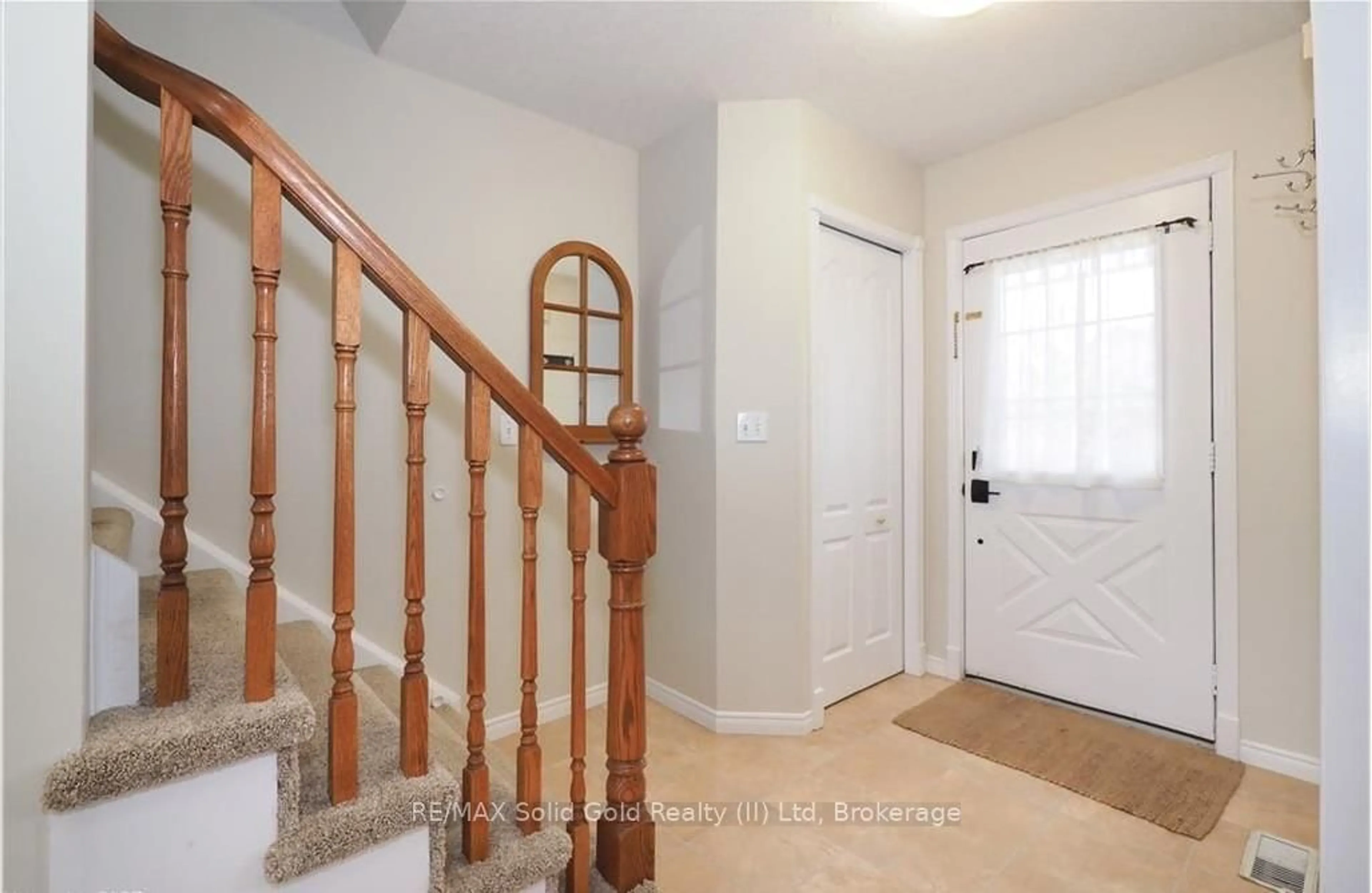 Indoor entryway for 28 Bristow Creek Elmira Dr, Woolwich Ontario N3B 3K6