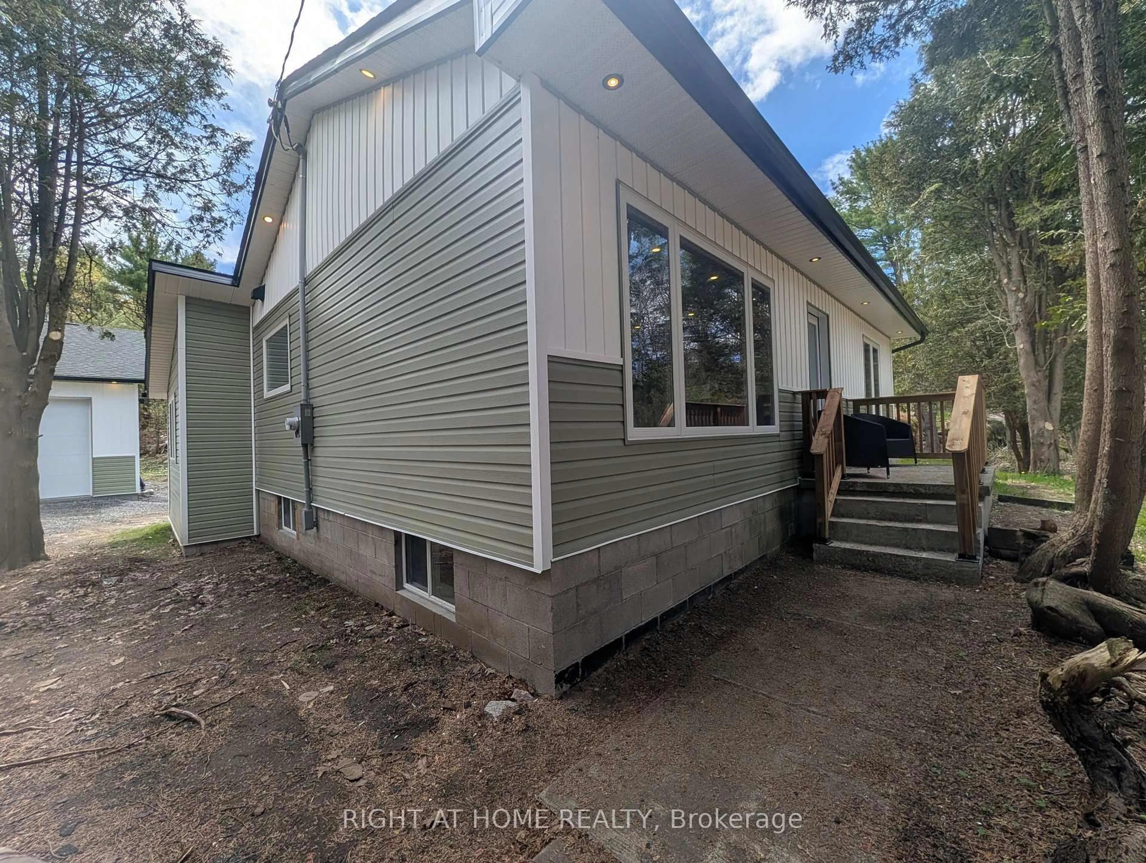 Home with vinyl exterior material, street for 44 559 Highway, Carling Ontario P0G 1G0