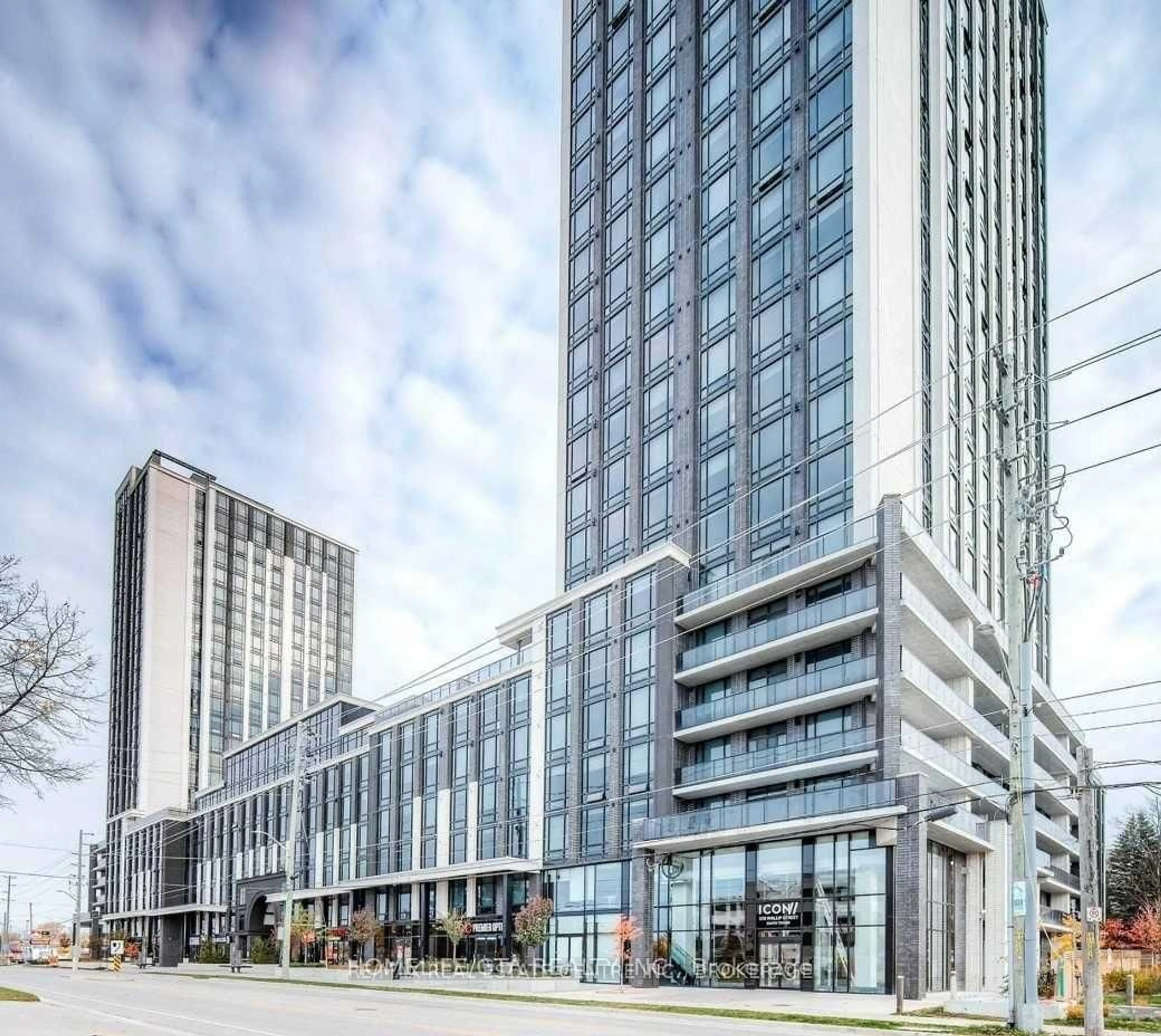 Indoor foyer for 330 Phillip St #615, Waterloo Ontario N2L 3W9