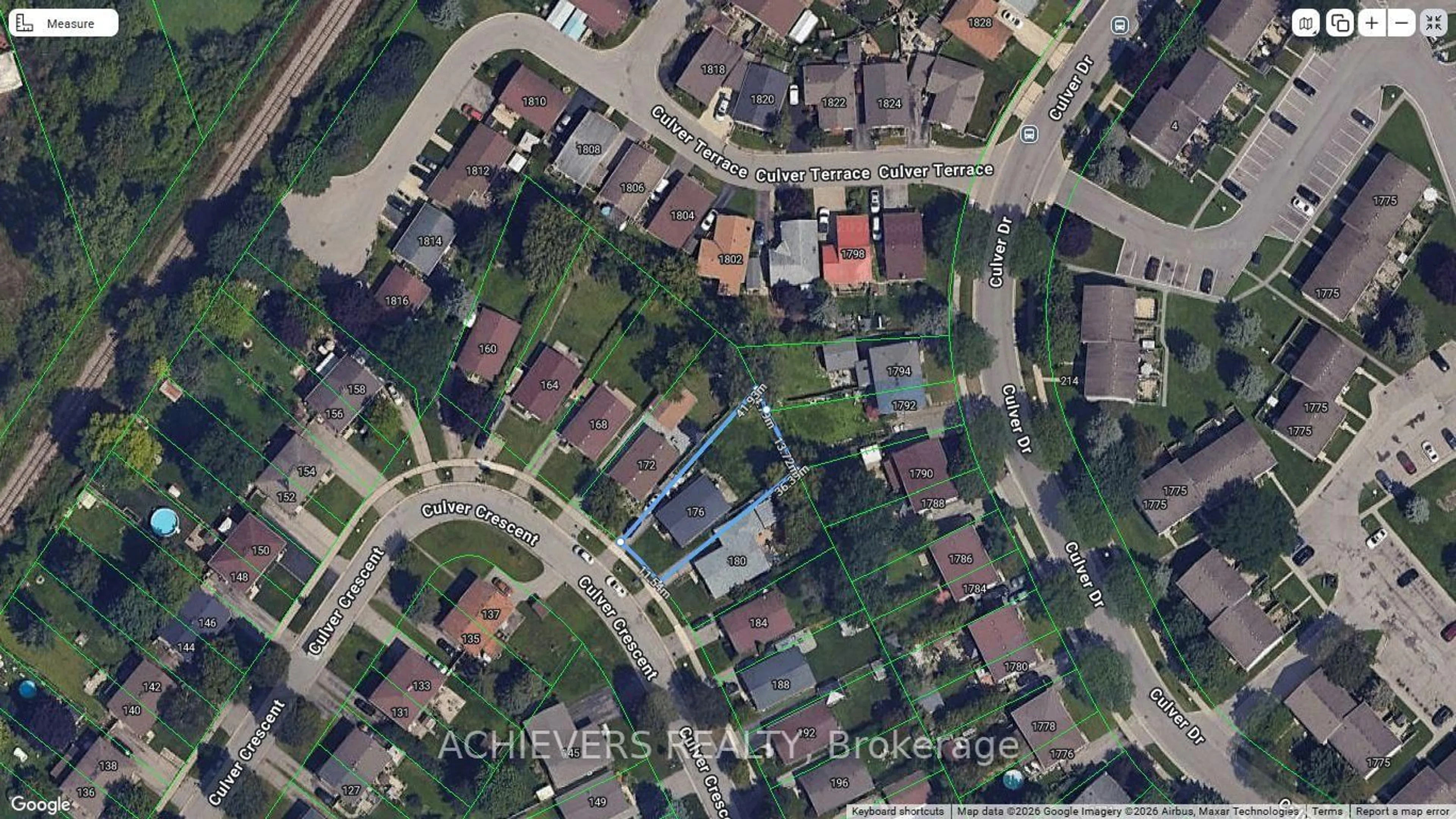 A pic from outside/outdoor area/front of a property/back of a property/a pic from drone, street for 176 Culver Cres, London East Ontario N5V 3G7