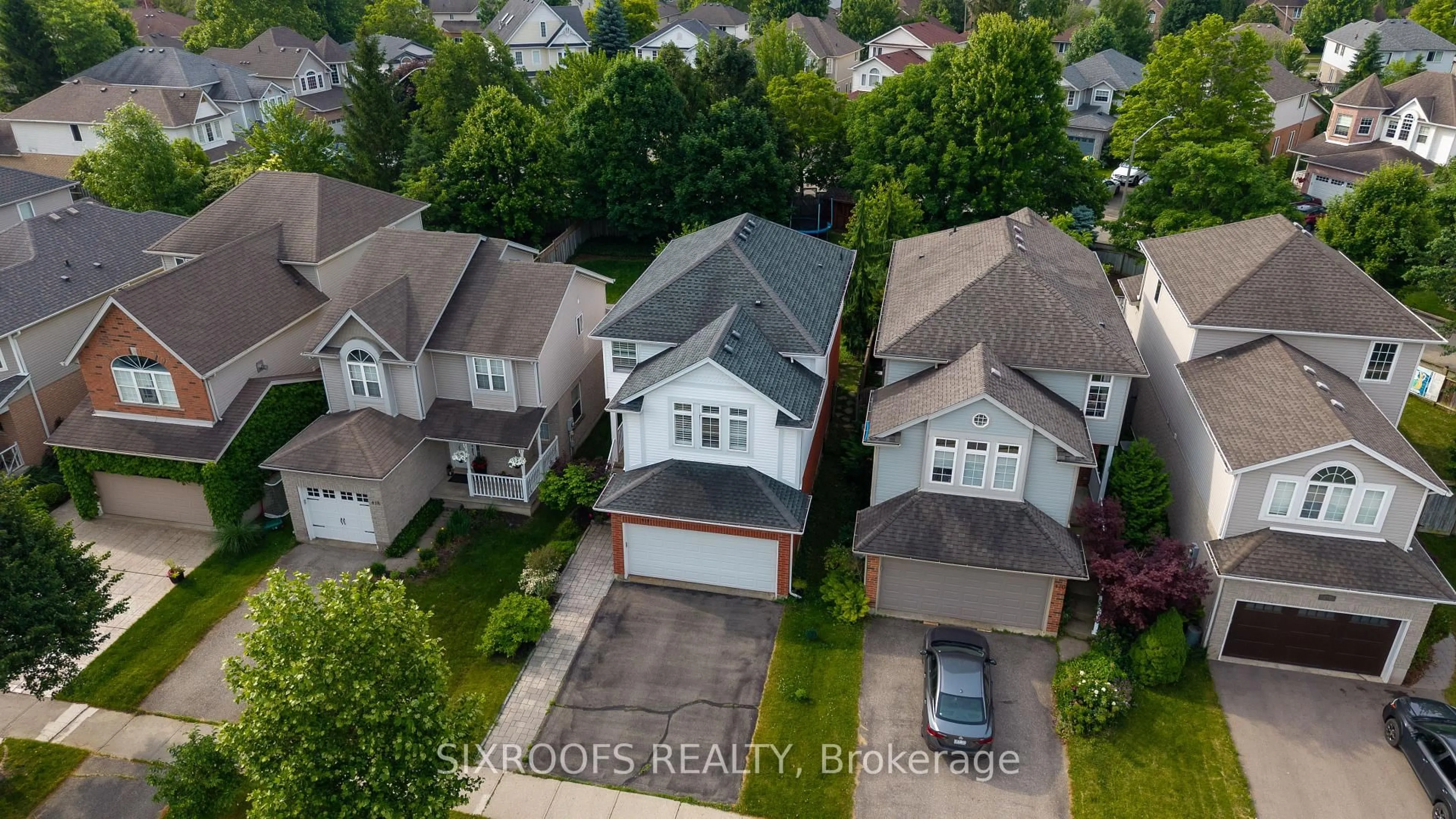 A pic from outside/outdoor area/front of a property/back of a property/a pic from drone, street for 414 Havendale Cres, Waterloo Ontario N2T 2T3