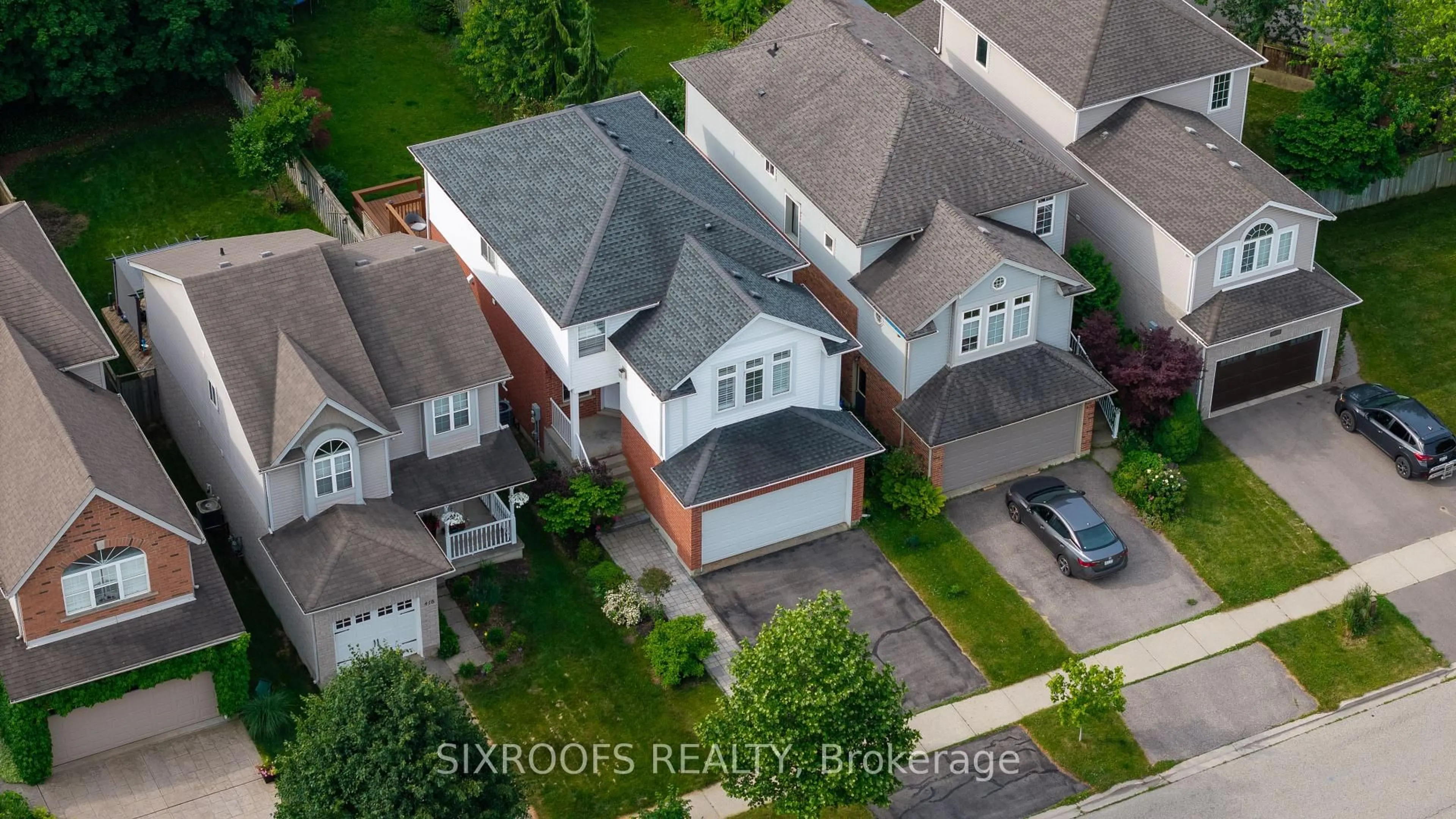 A pic from outside/outdoor area/front of a property/back of a property/a pic from drone, street for 414 Havendale Cres, Waterloo Ontario N2T 2T3