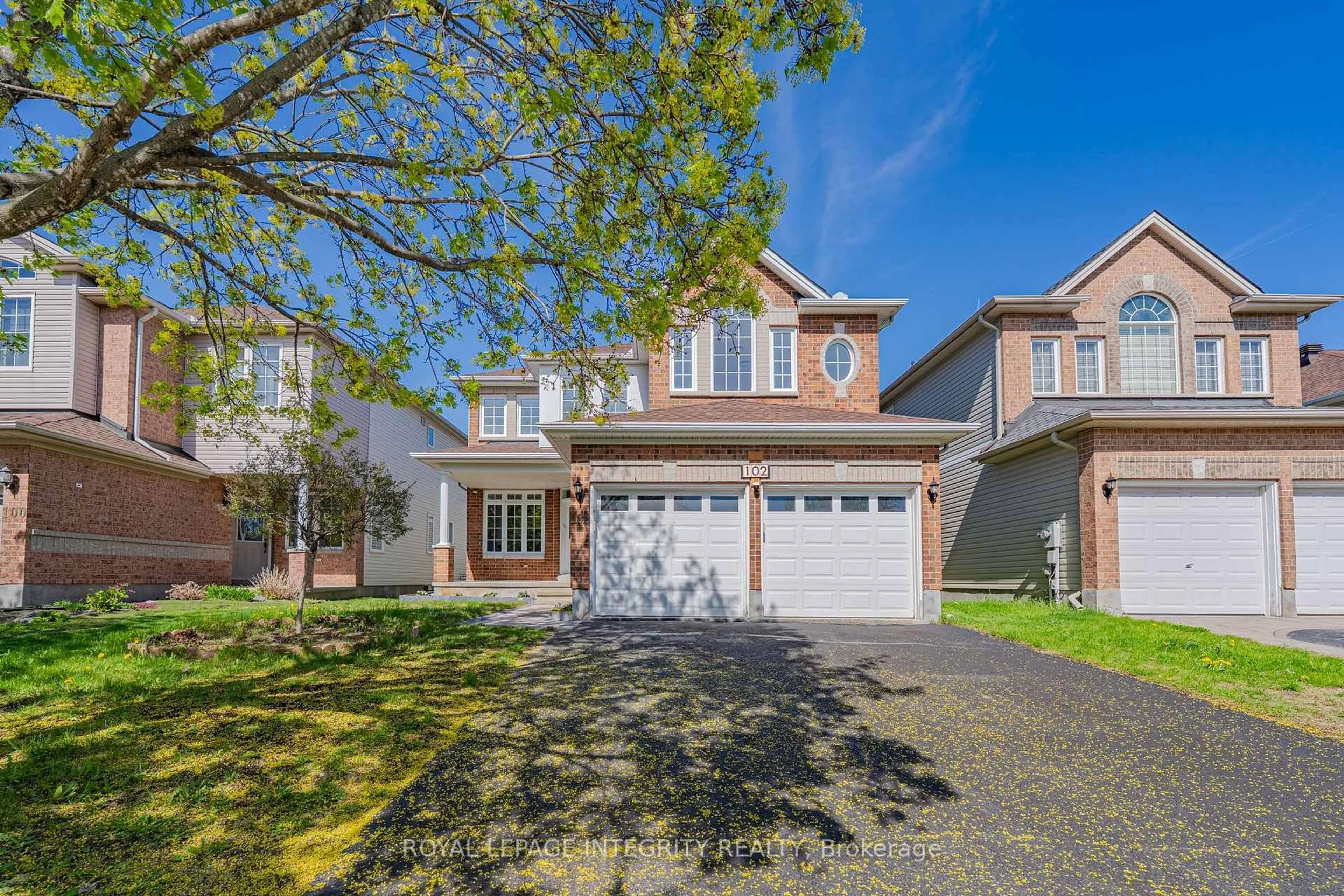Unknown for 102 WHITESTONE Dr, Ottawa Ontario K2C 4C5